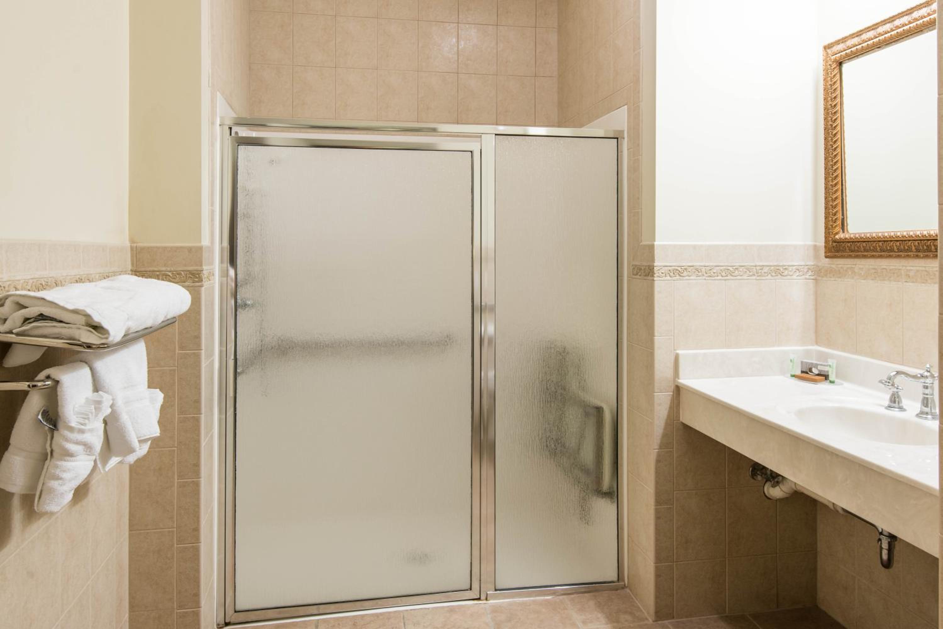 King Room - Disability Access photo 3