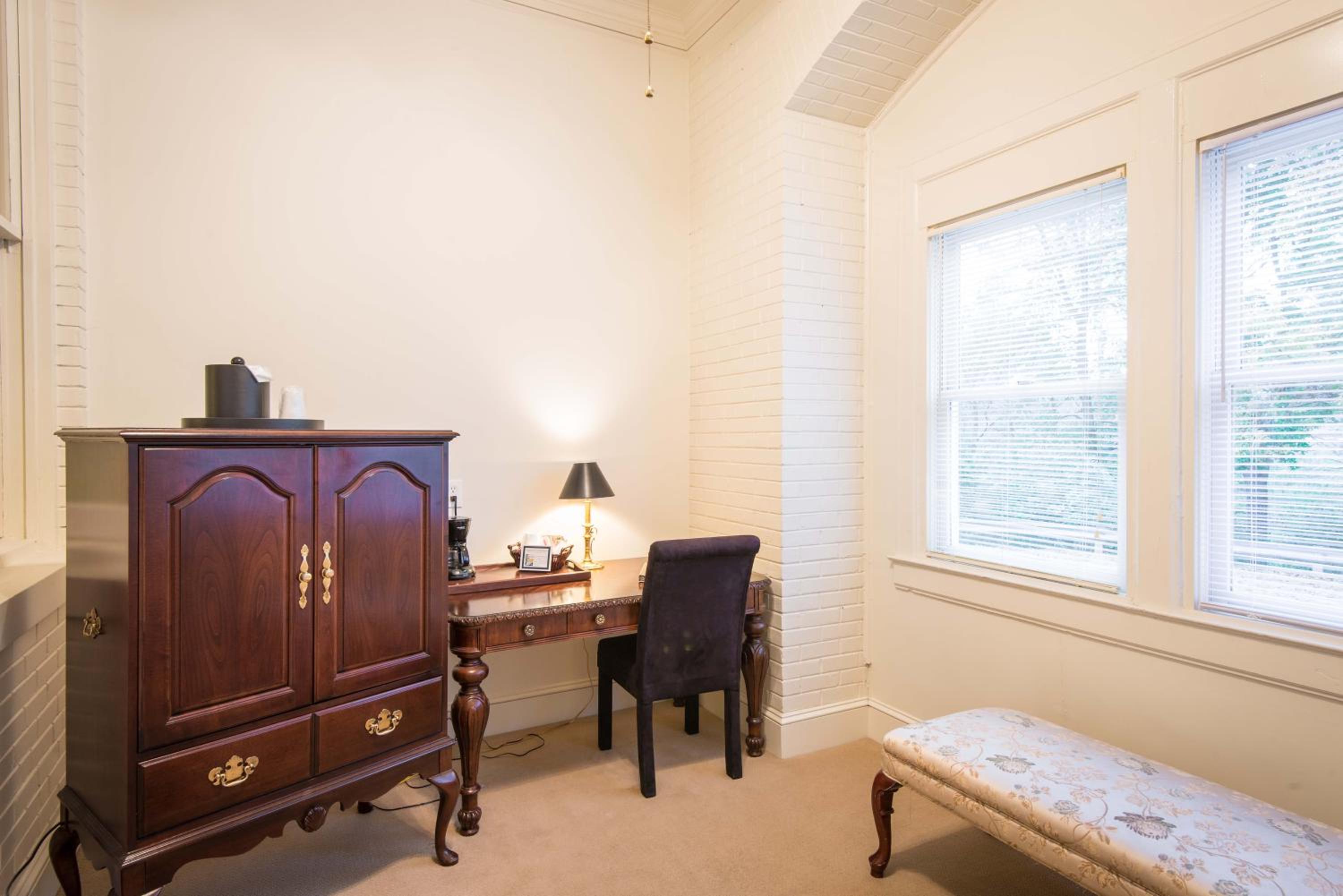 Queen Suite - Disability Access photo 2