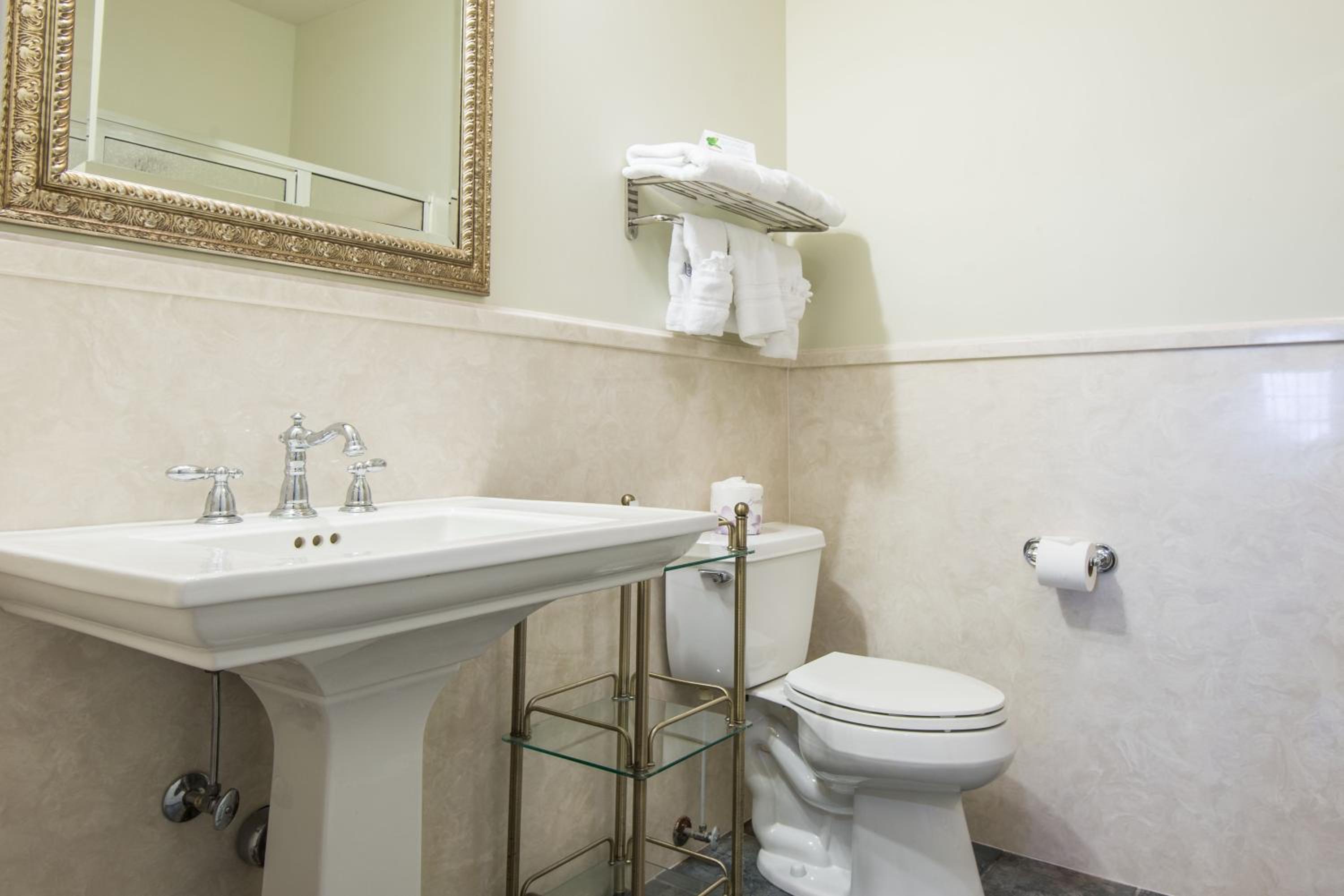 Deluxe King Room photo 3