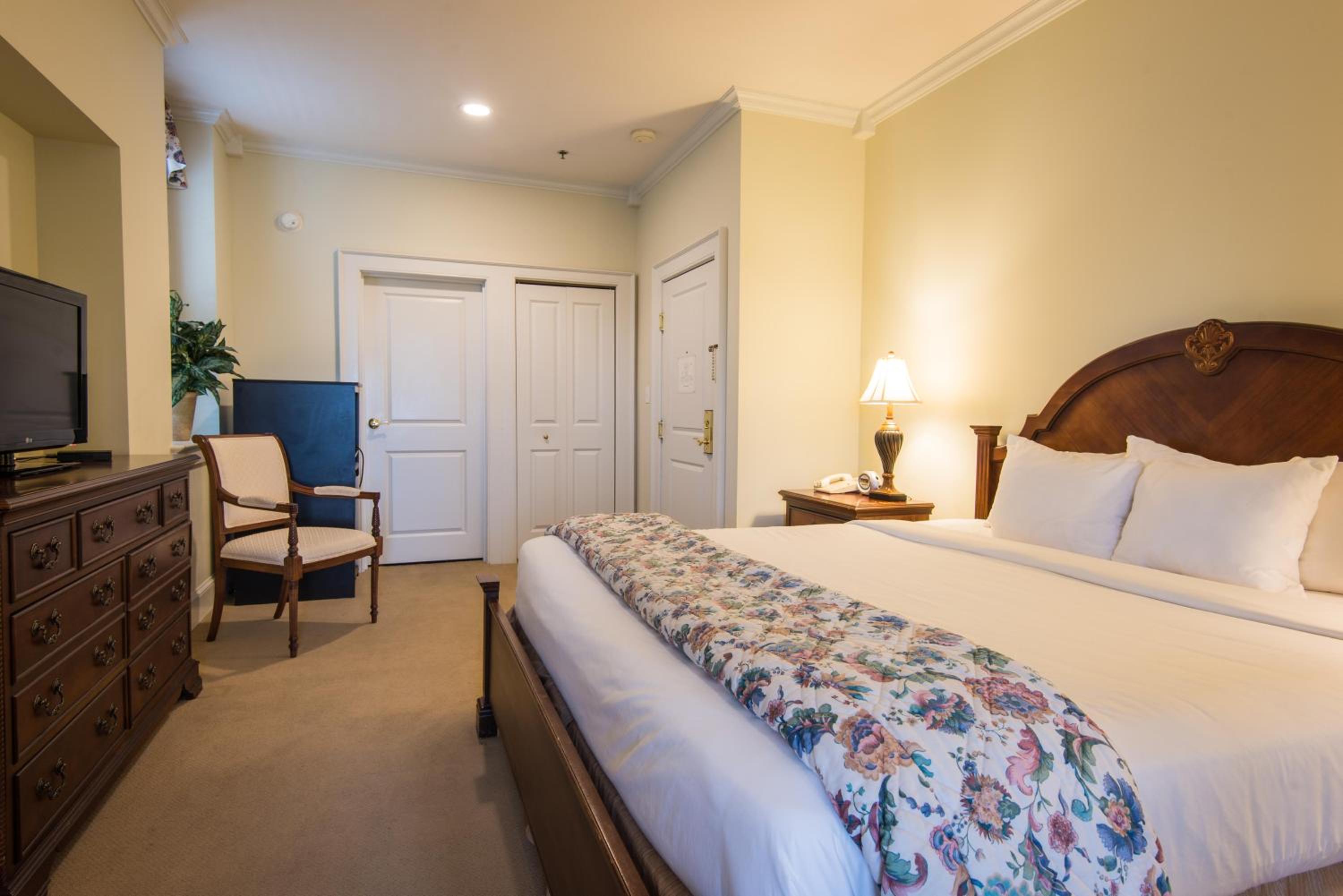 Deluxe King Room