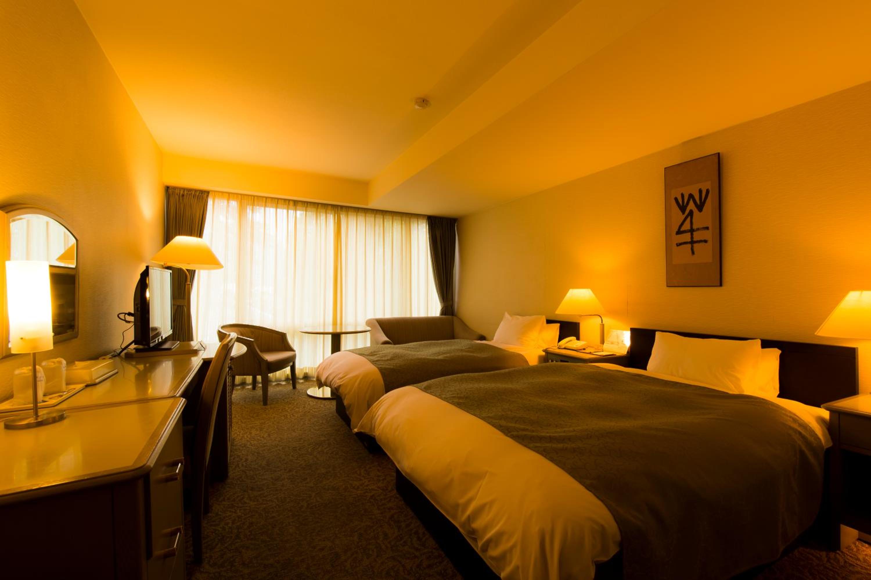 Twin Room - Non-Smoking (Free Lounge Included 15:00 - 17:00)