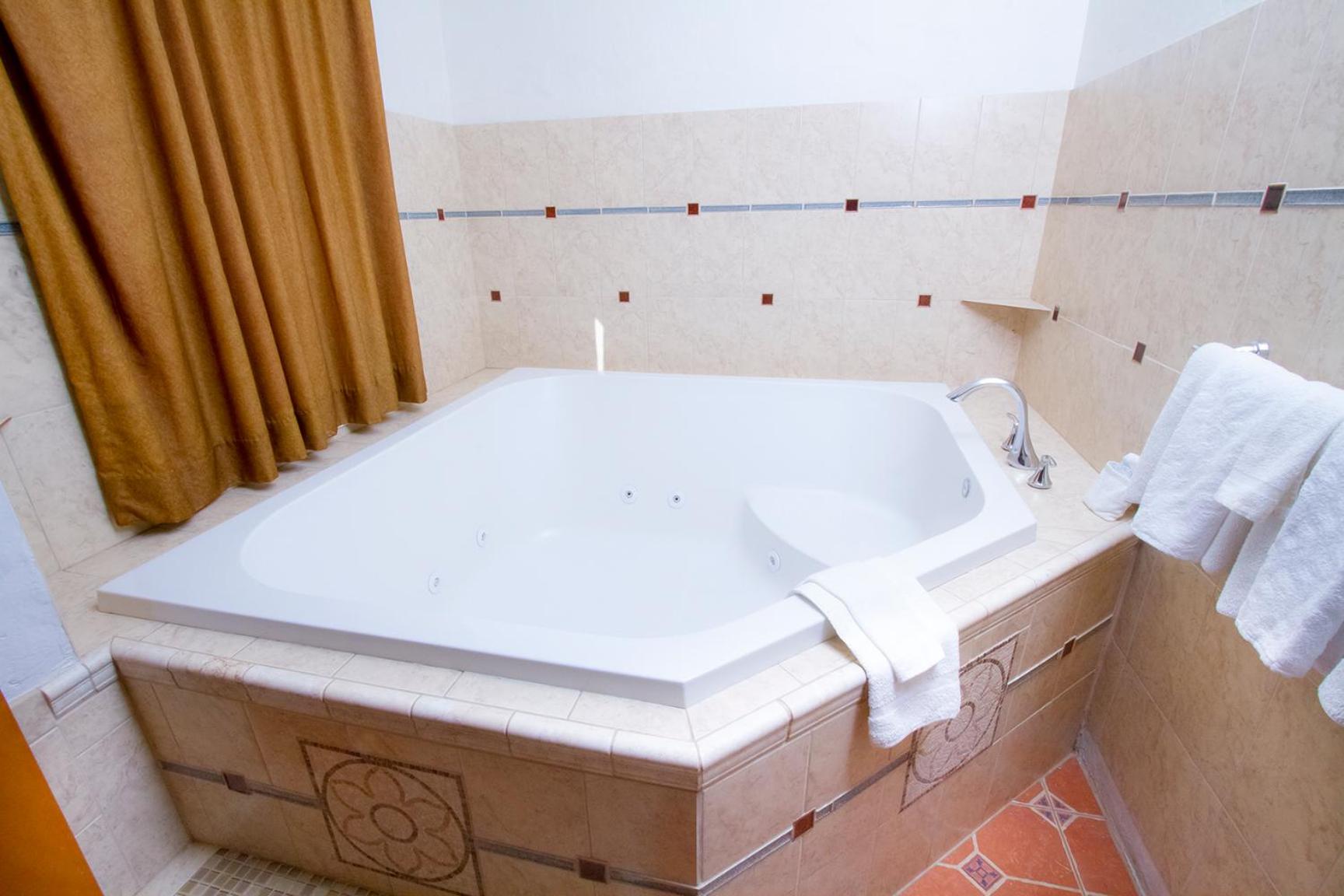 Double Room with Spa Bath - Photo 1