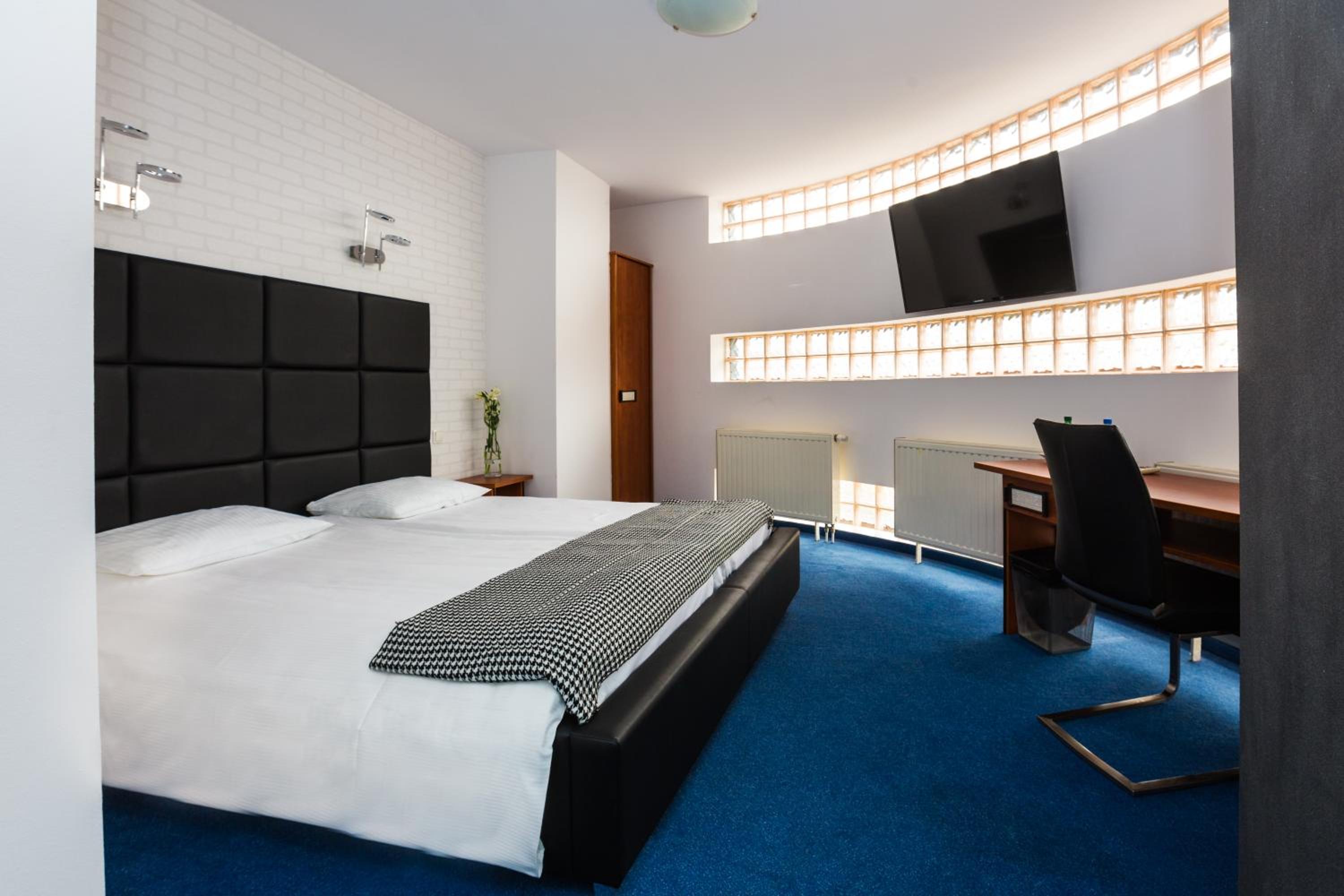 Superior Double or Twin Room photo 3