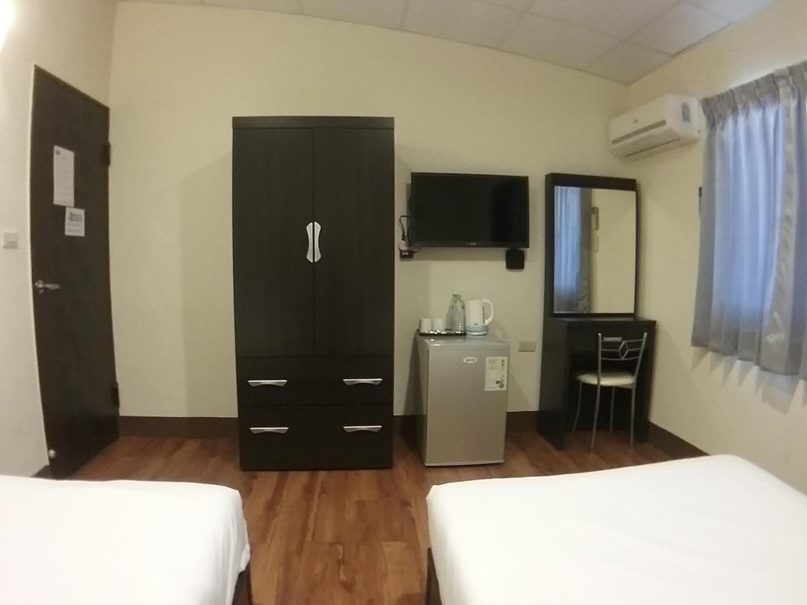 Standard Twin Room photo 2