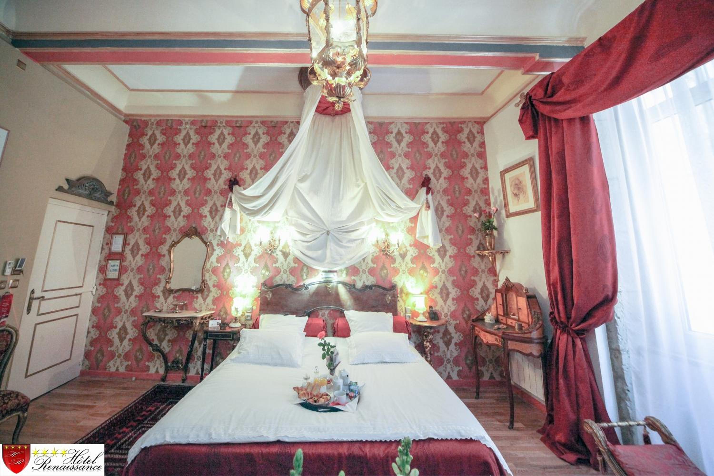Senior Suite - Photo 14