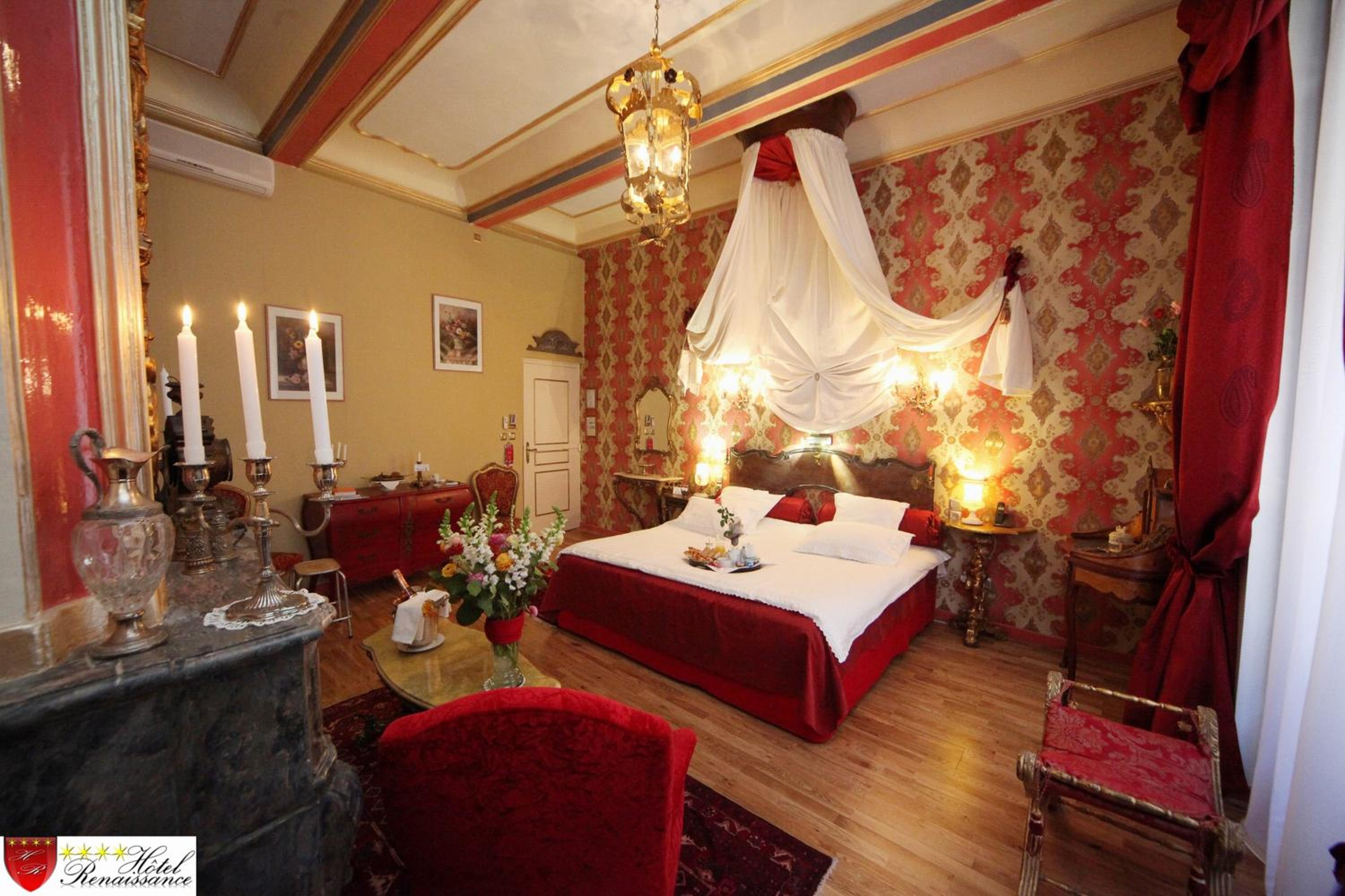 Senior Suite - Photo 16