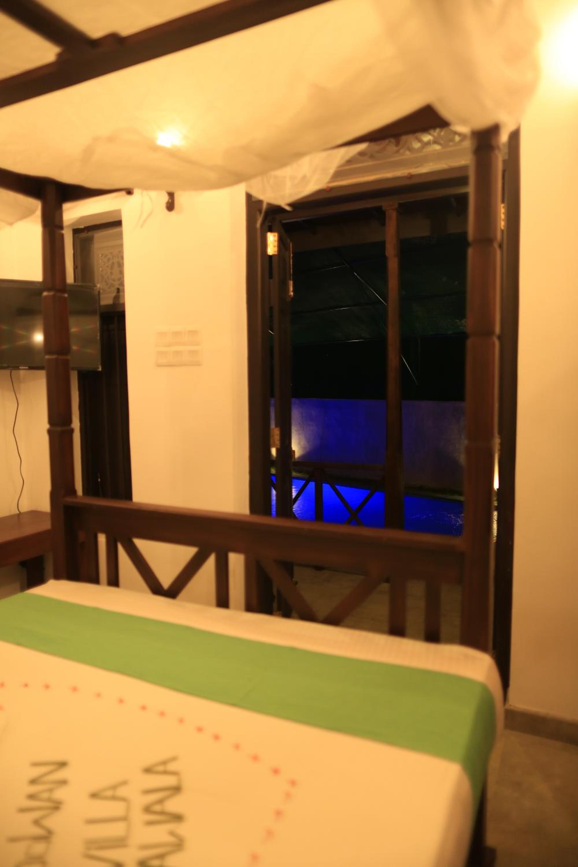 Honeymoon Suite with Private Pool photo 3
