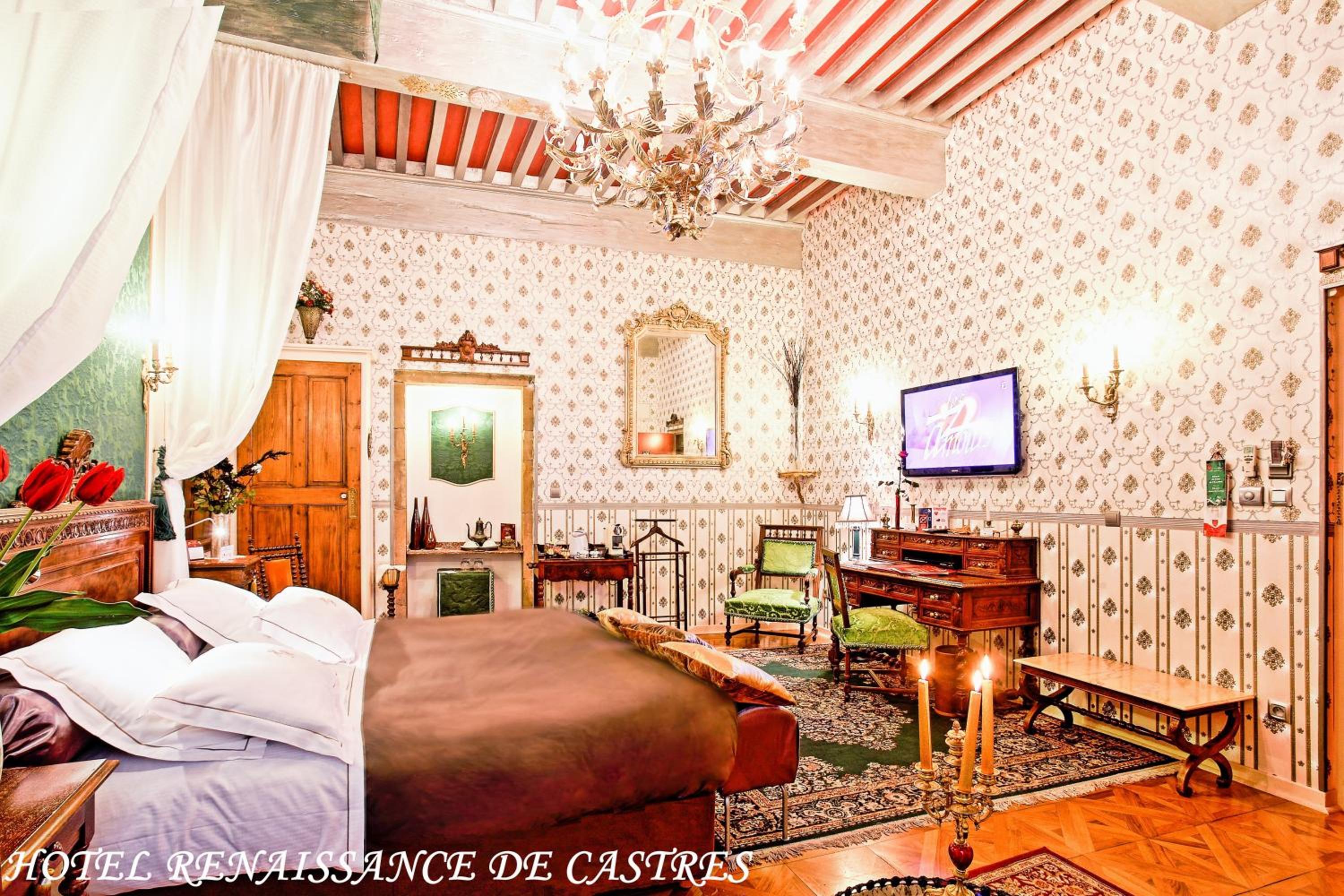 Deluxe Suite - Photo 14
