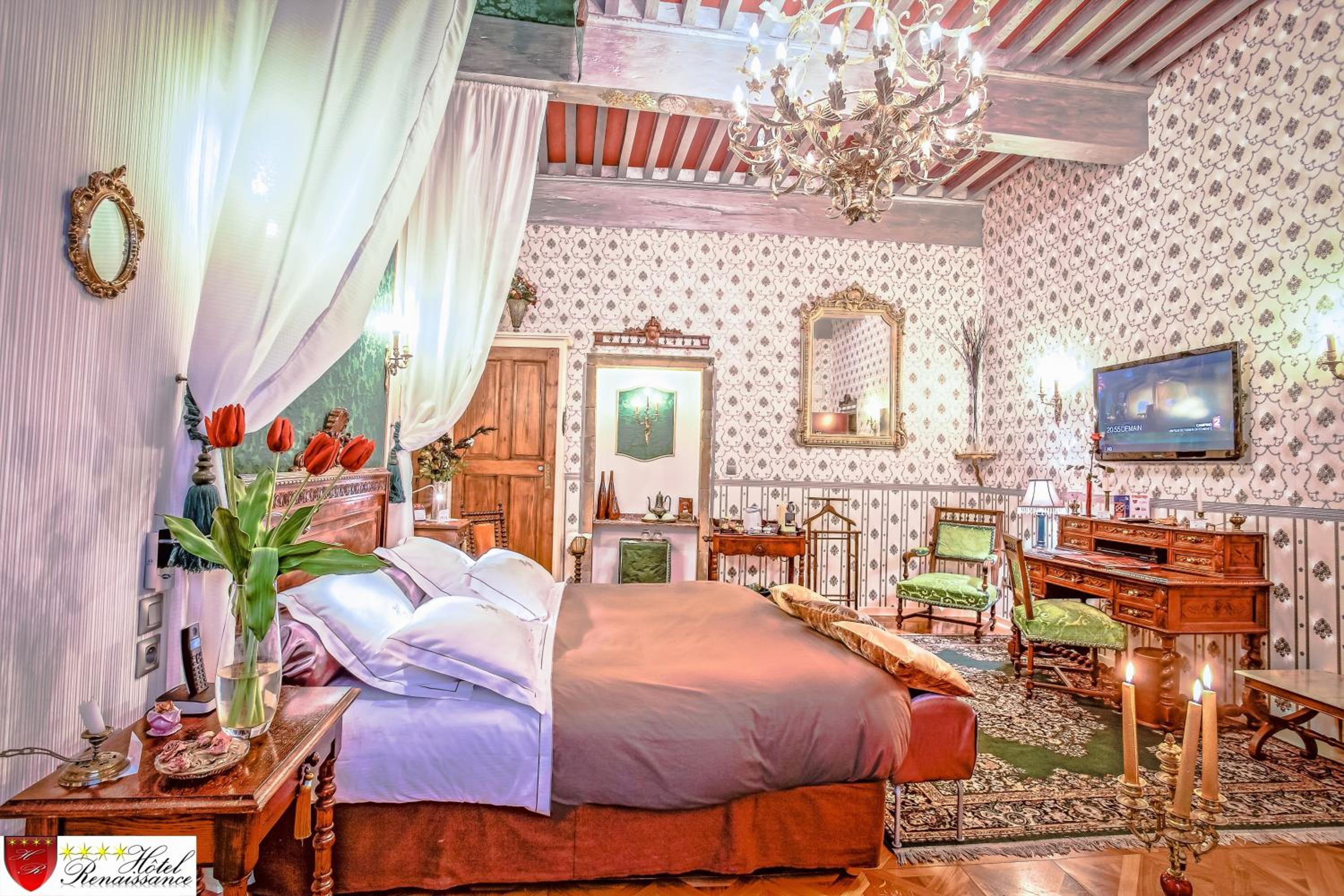 Deluxe Suite - Photo 12