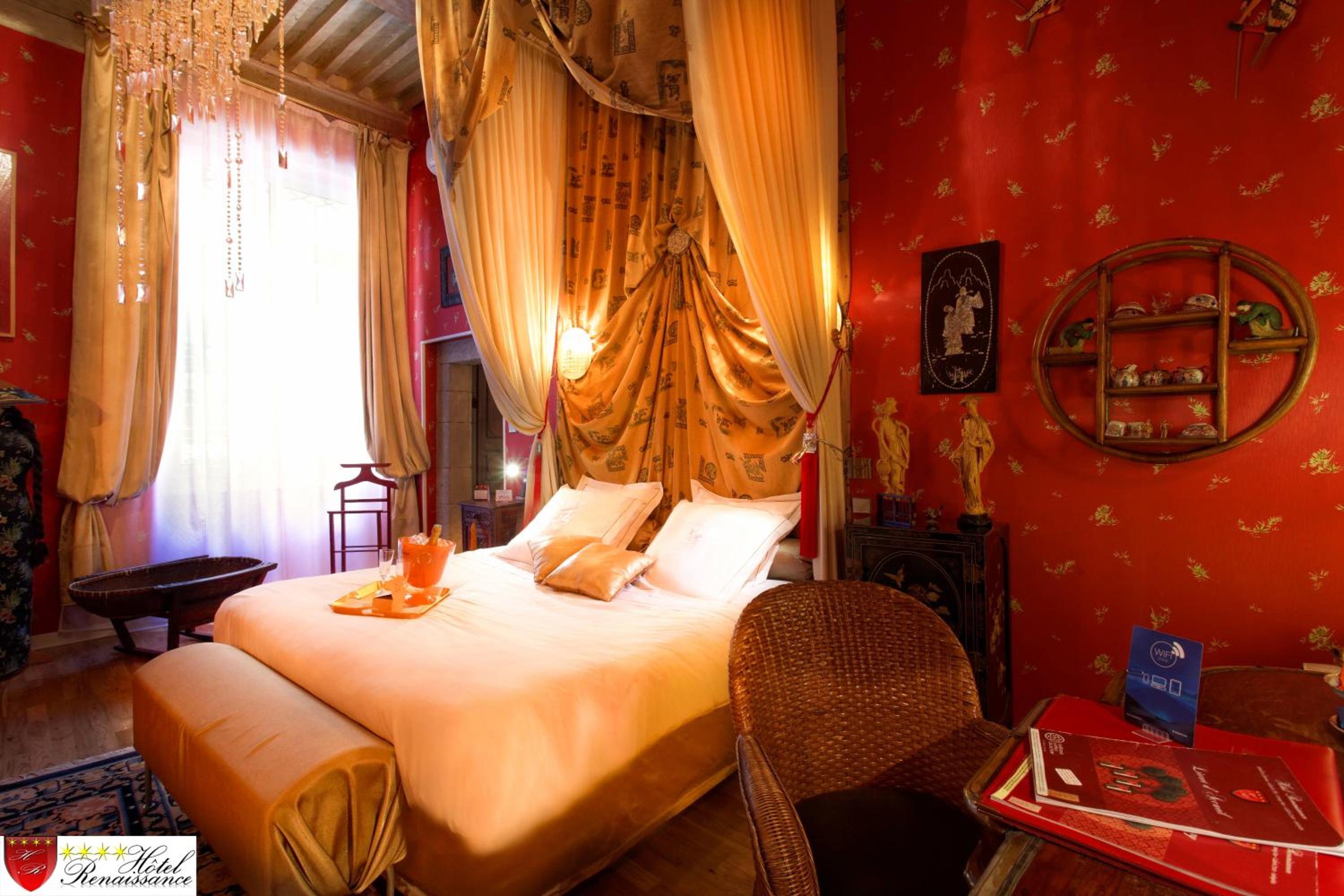 Deluxe Suite - Photo 9