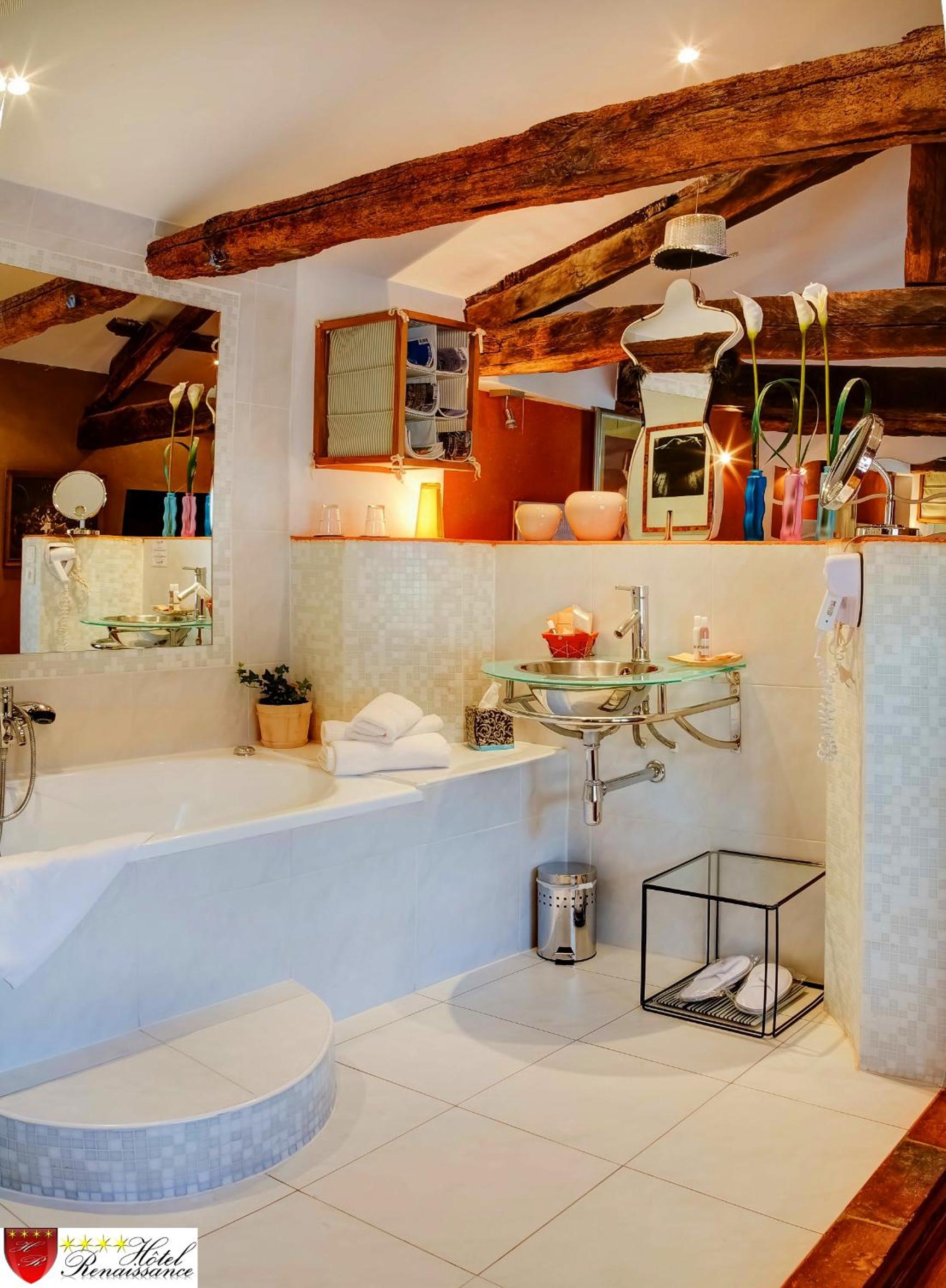 Senior Suite - Photo 20