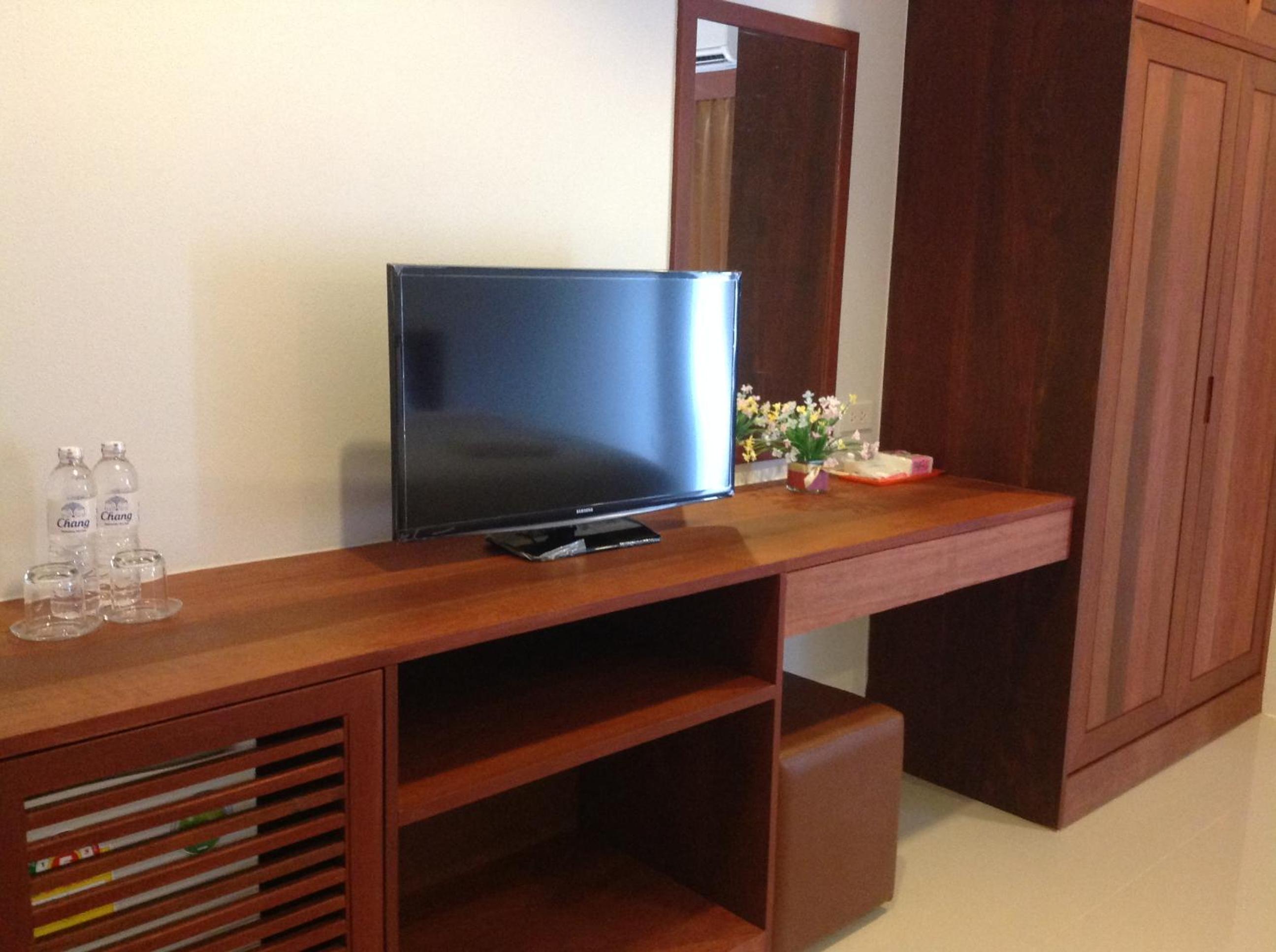 Deluxe Double Room with Balcony - Photo 12