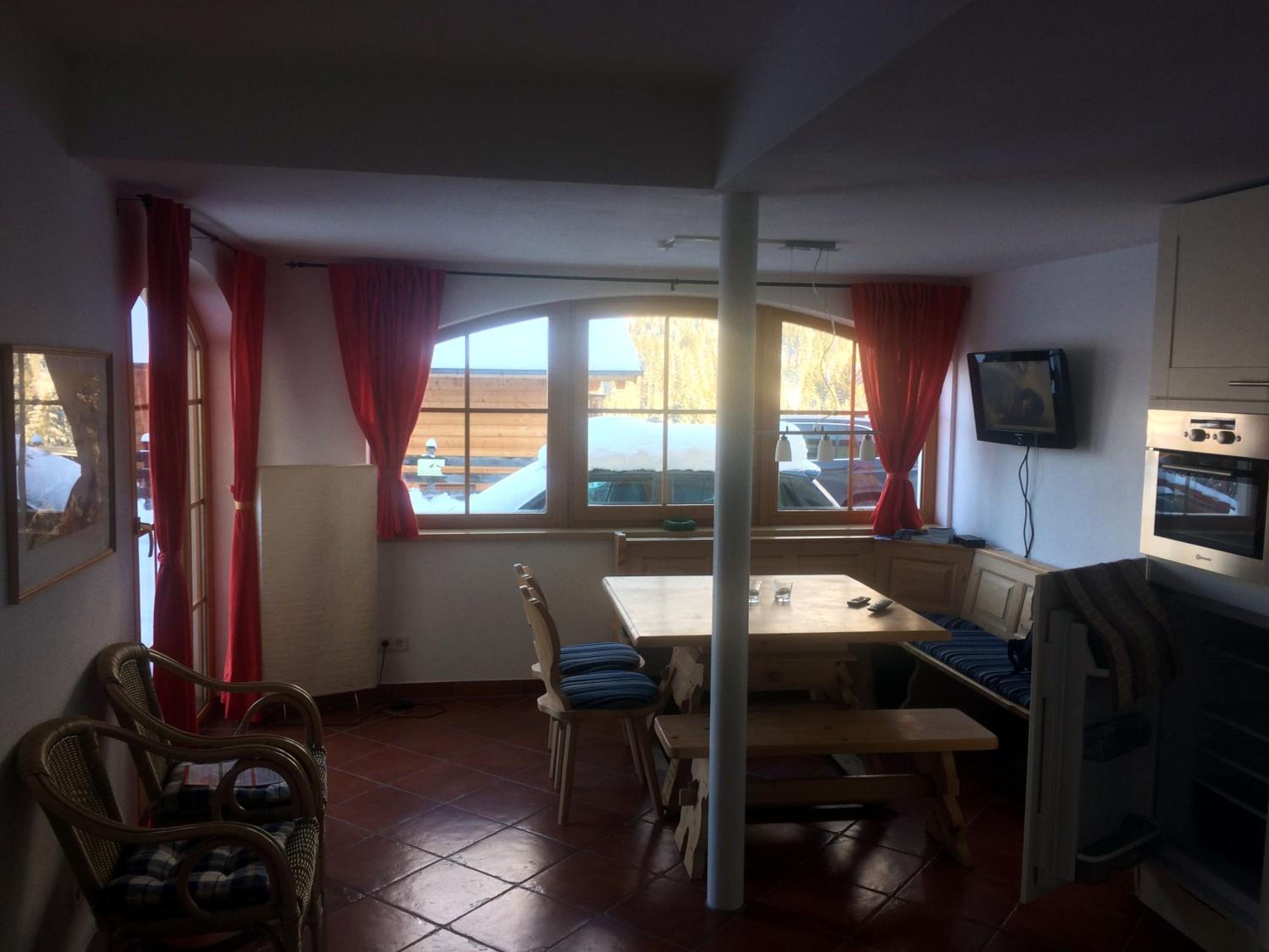 Apartment with Mountain View photo 3