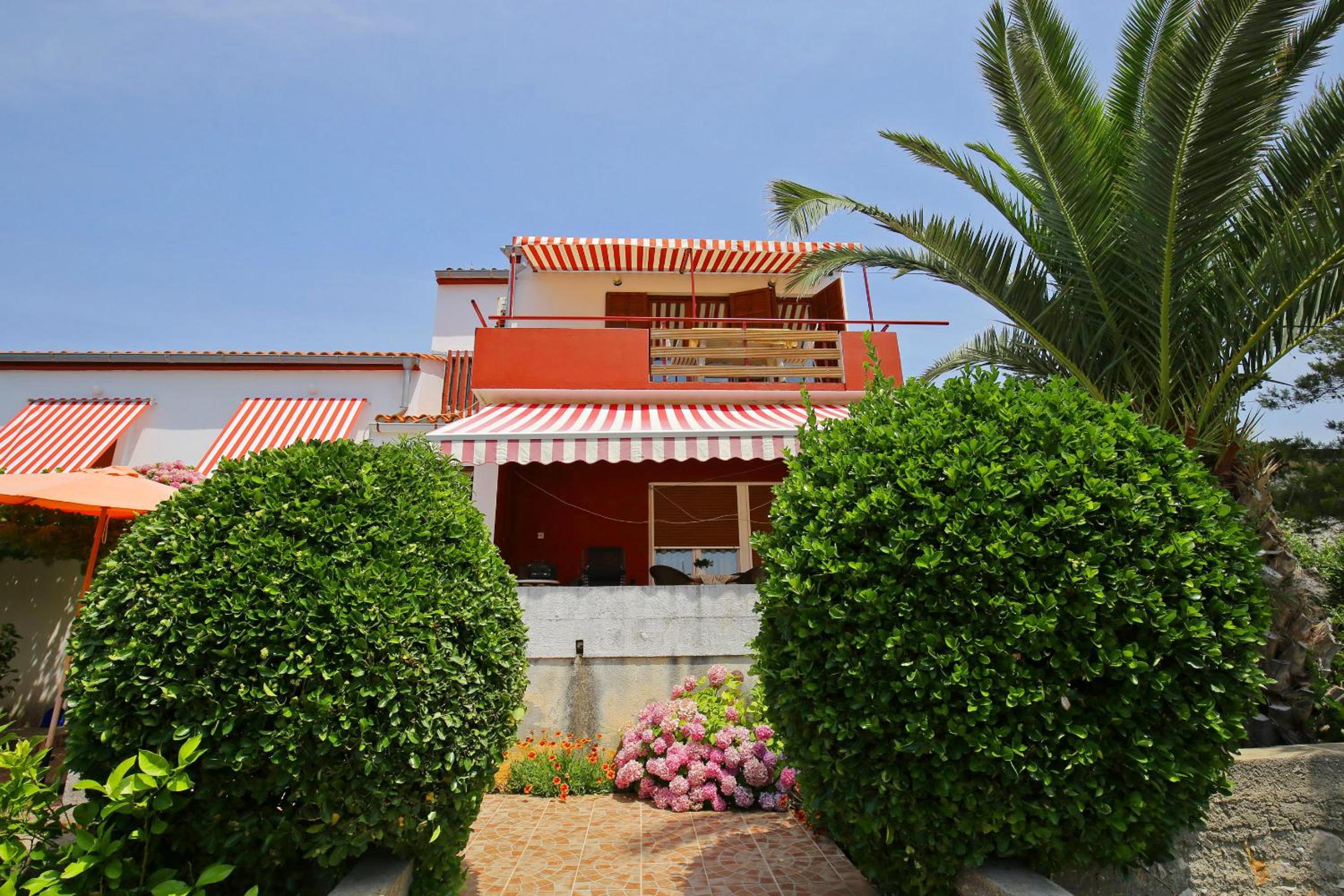 Two-Bedroom Apartment with Balcony and Sea View photo 3