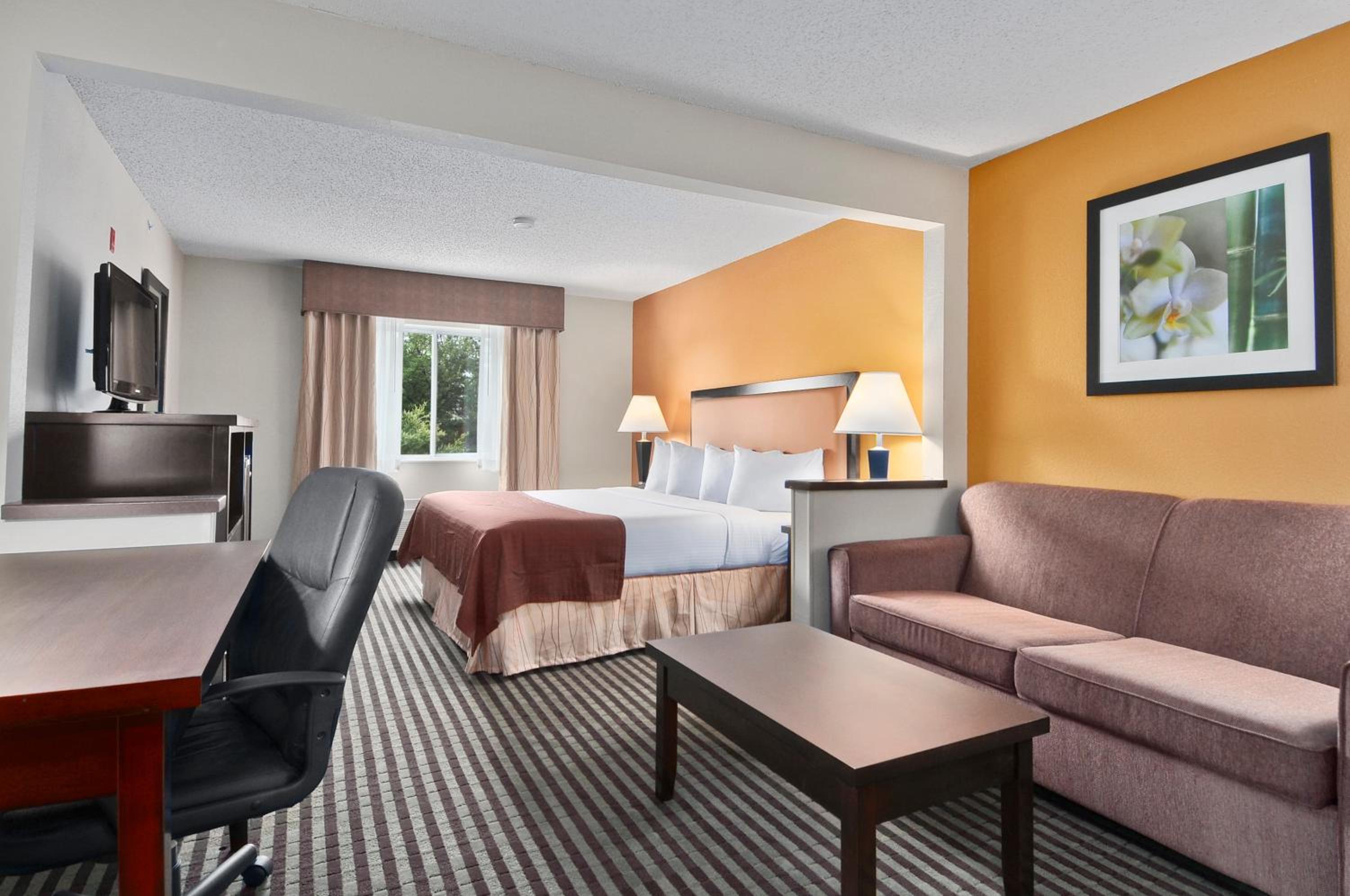 Studio Suite with a King Bed, Non-Smoking - Photo 1