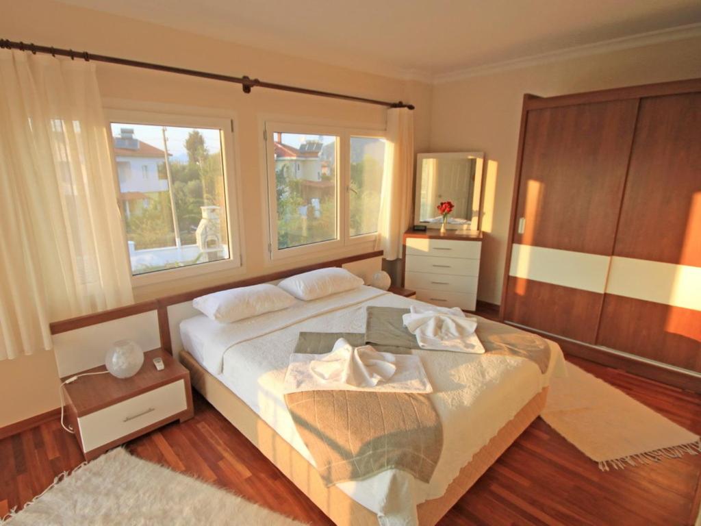 Three-Bedroom House photo 1