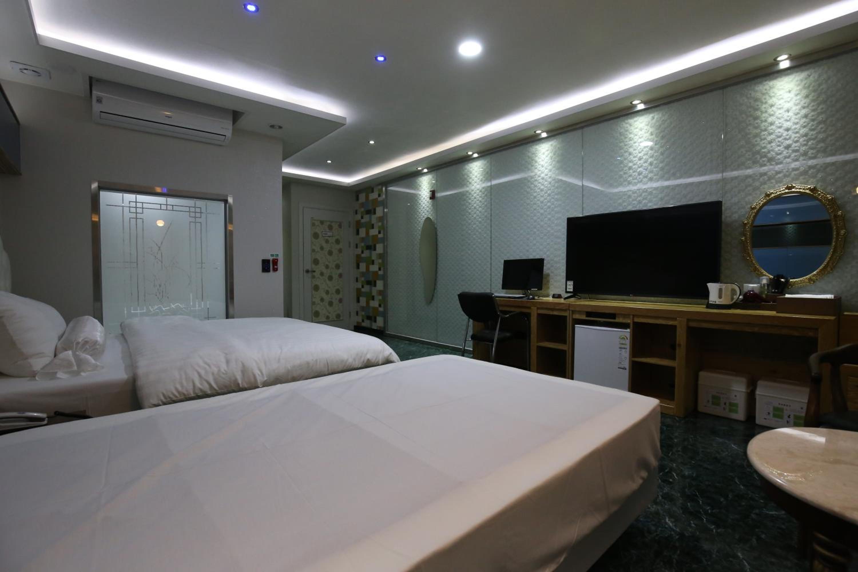 Double or Twin Room photo 2