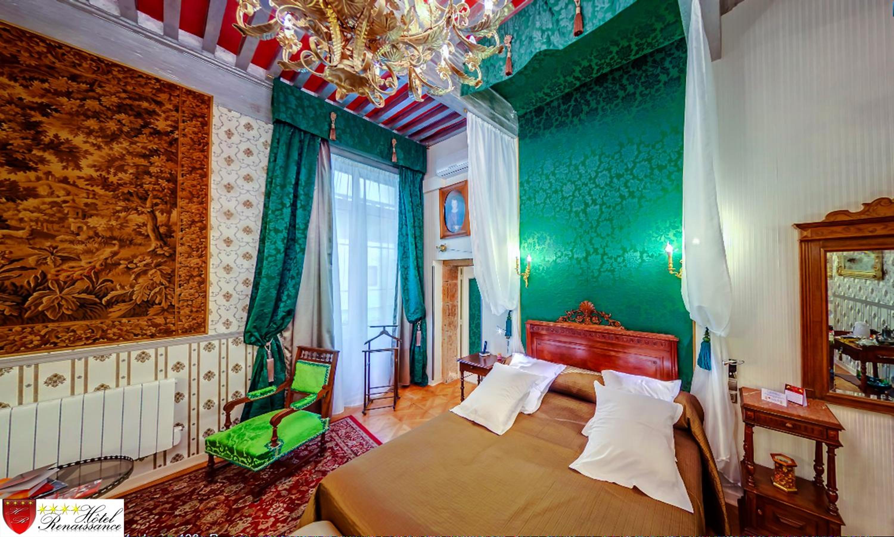 Deluxe Suite - Photo 6