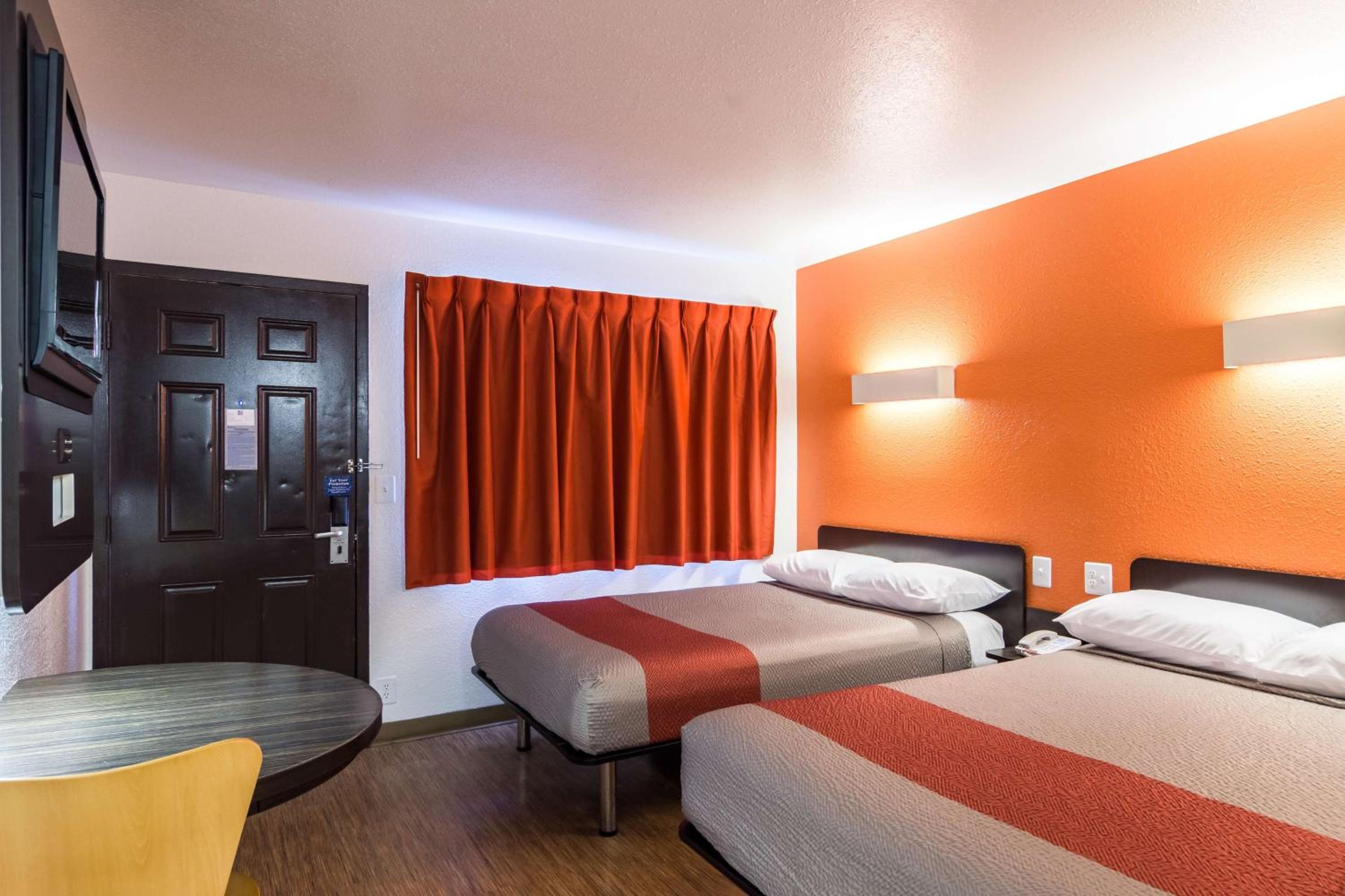 Quadruple Room - Non-Smoking - Photo 1