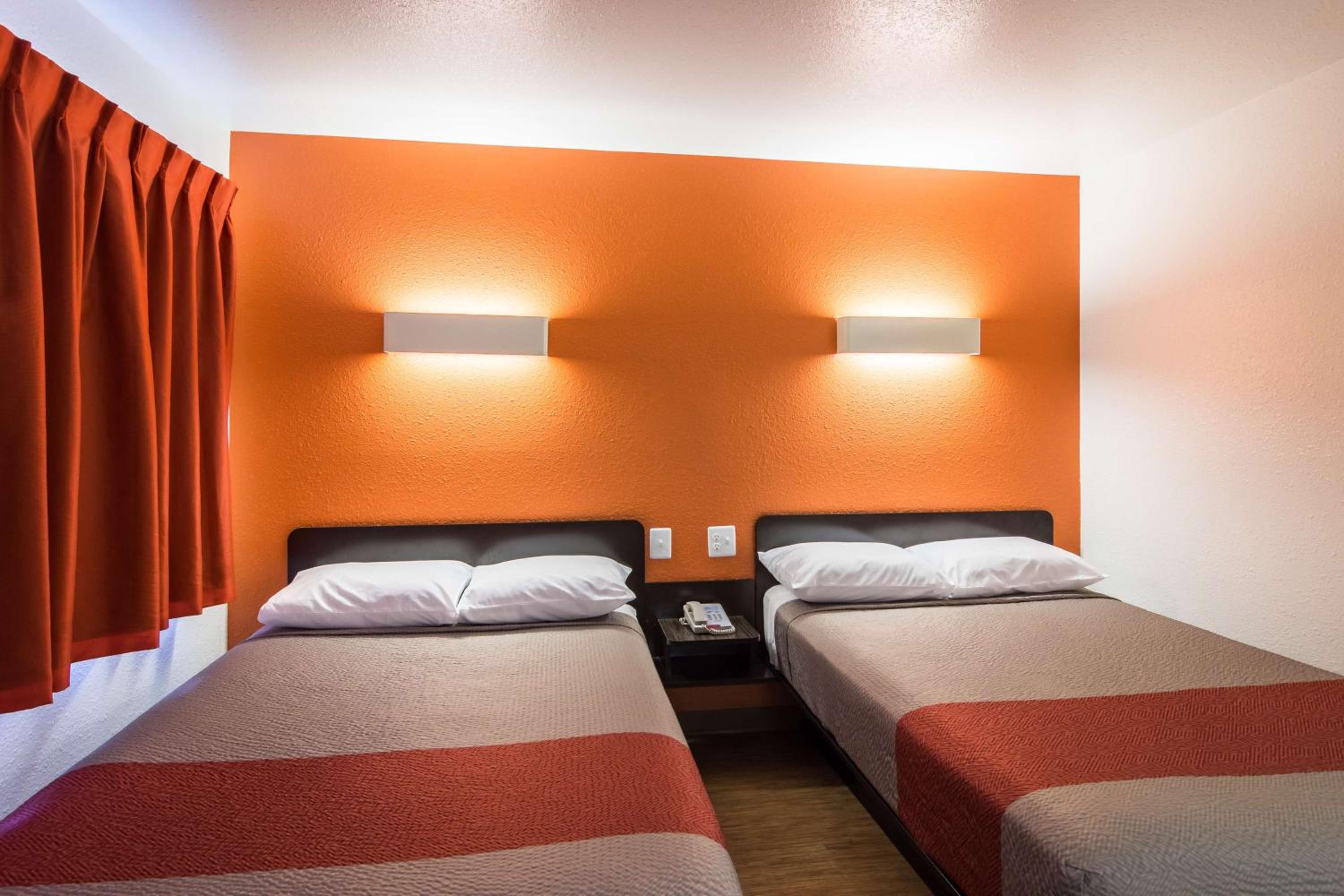 Quadruple Room - Non-Smoking - Photo 3