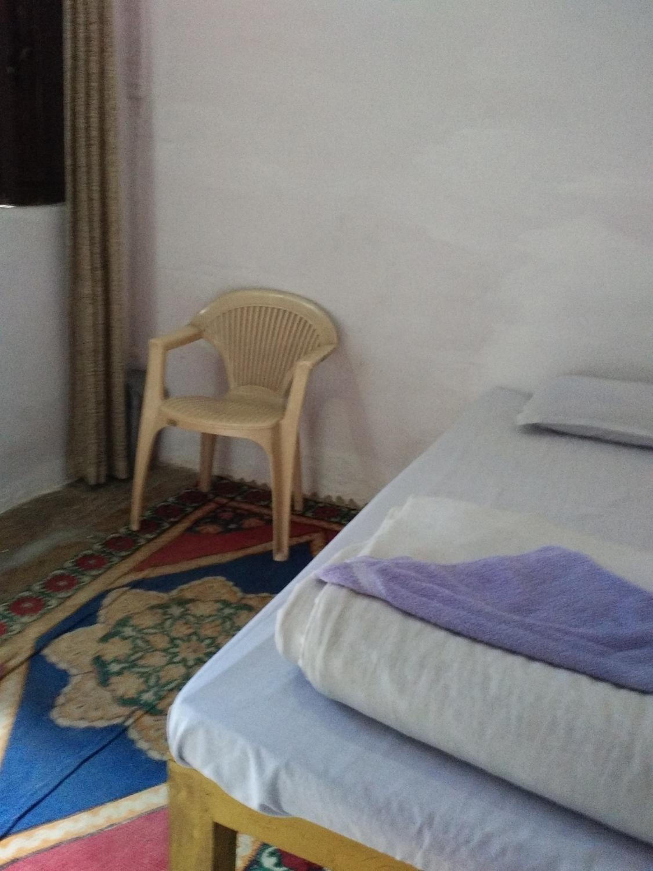 Single Room with Bathroom - Photo 2