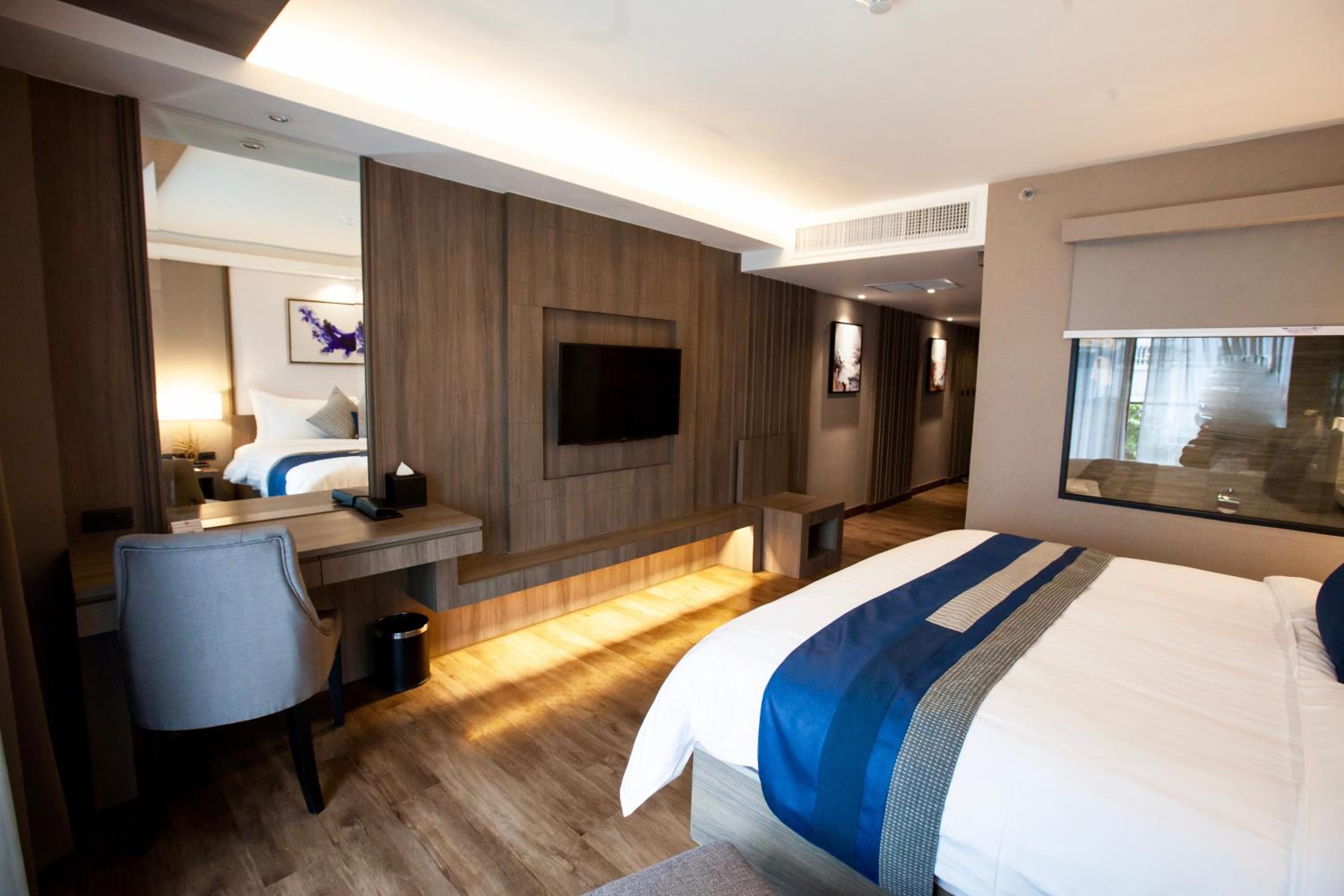Deluxe Double Bed photo 3