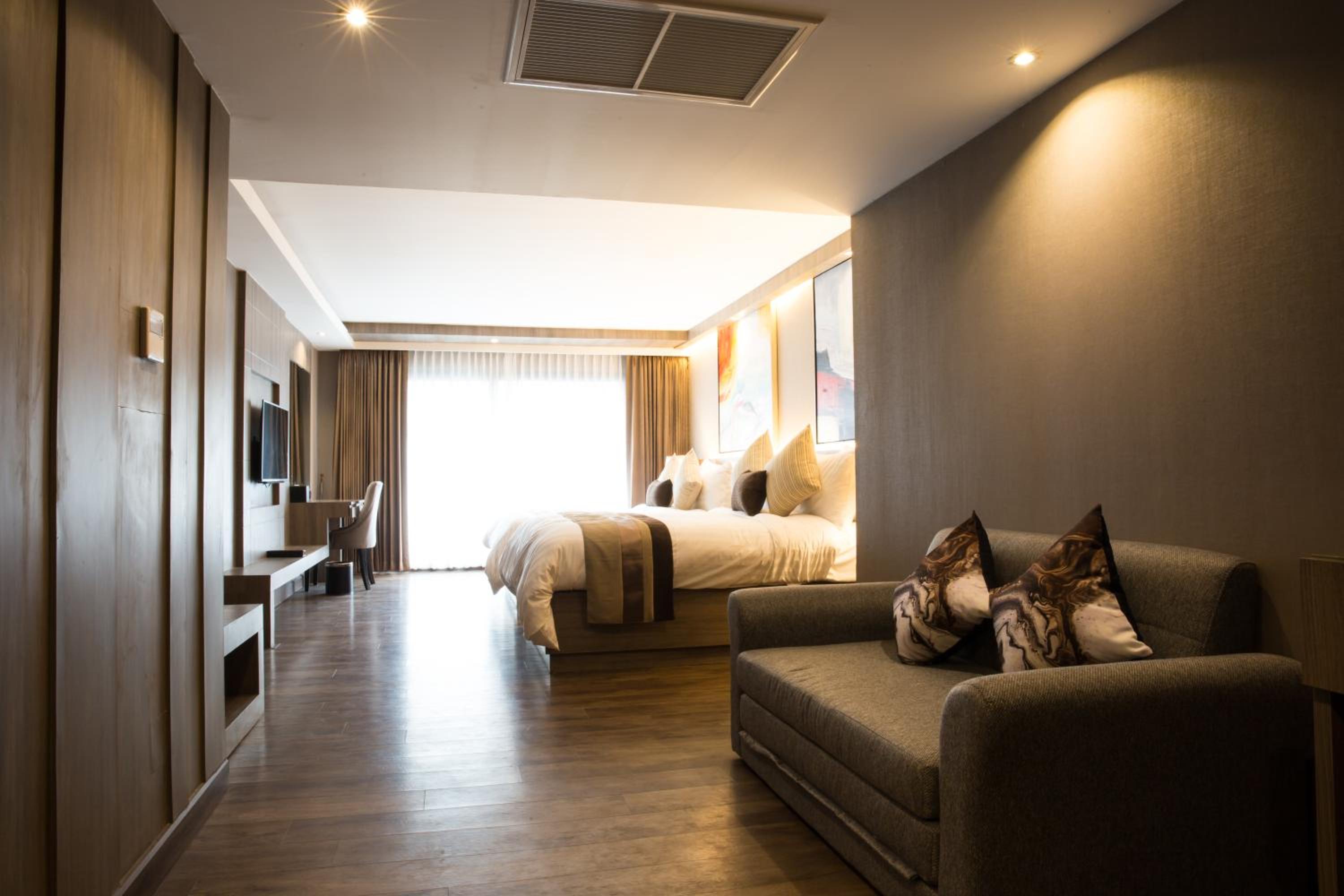 Premier Family Room photo 3