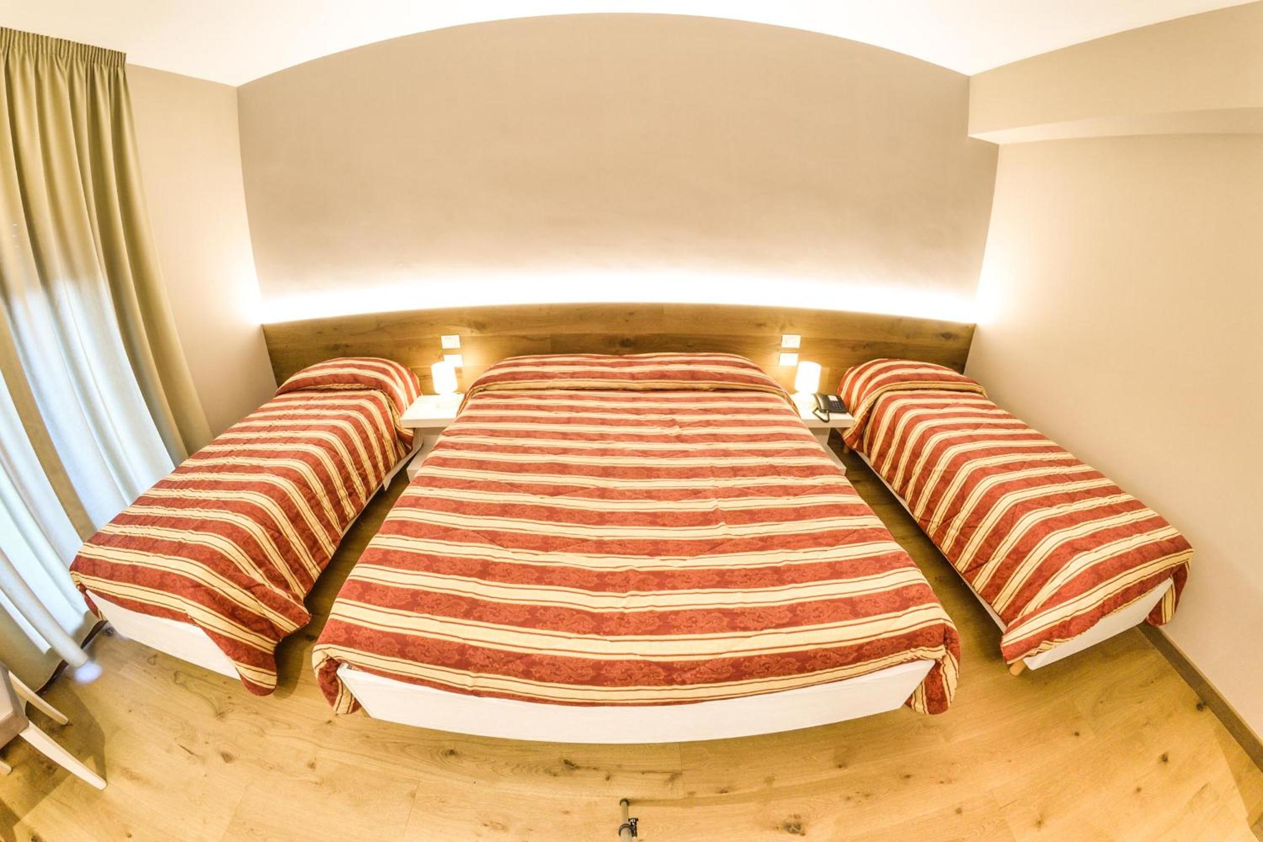 Superior Quadruple Room photo 2