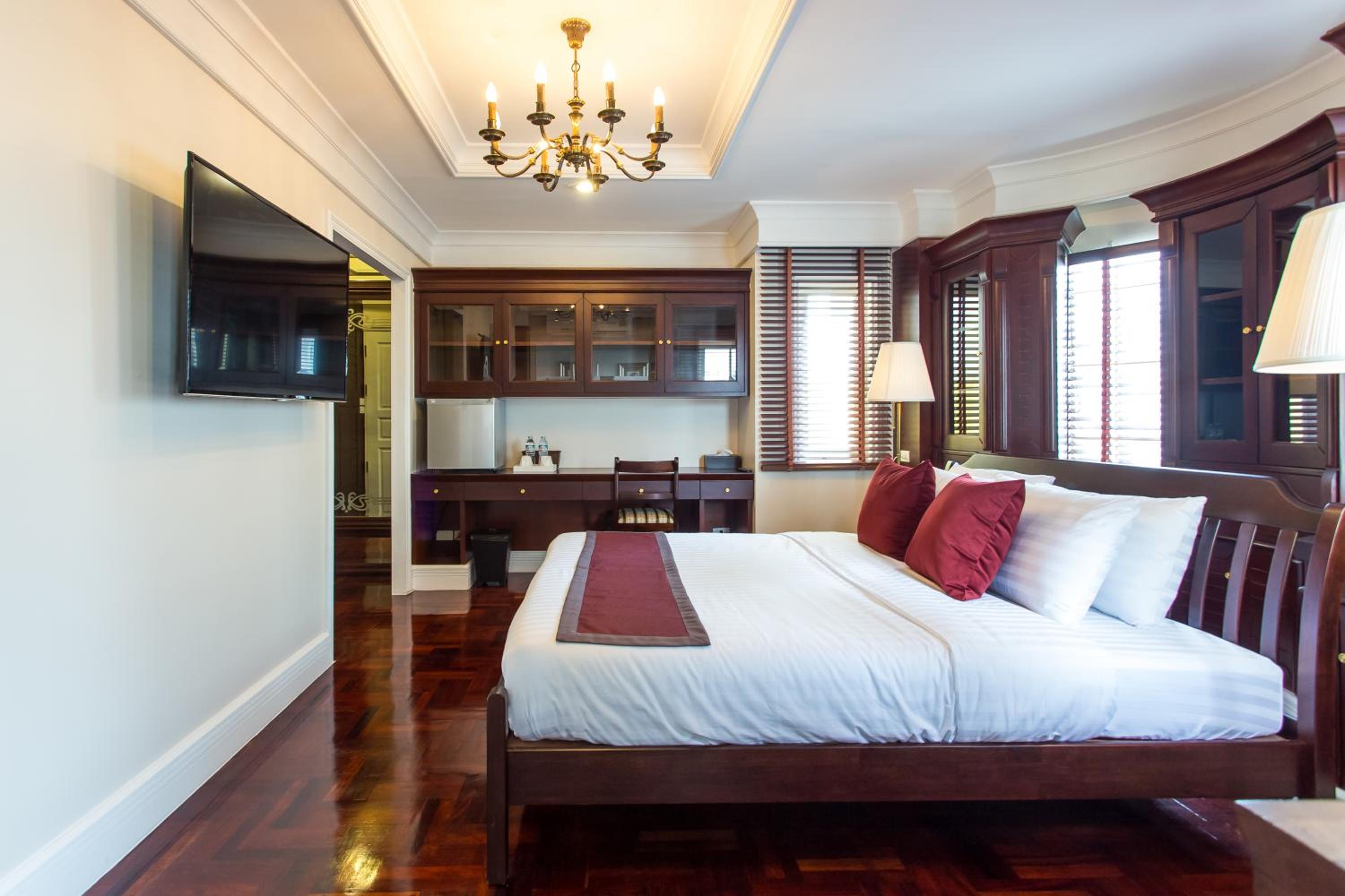 Deluxe King Room photo 3