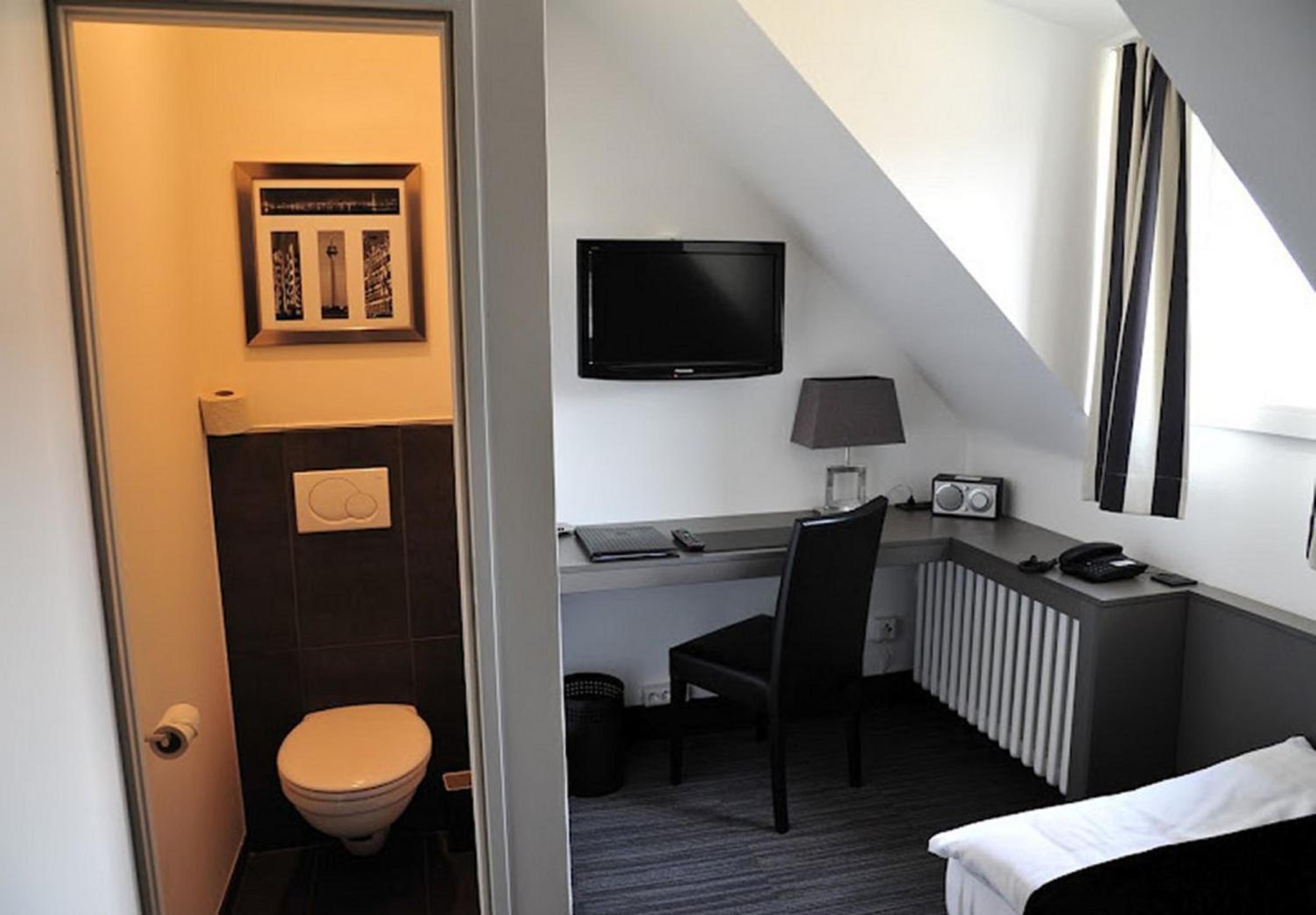 Single Room photo 2