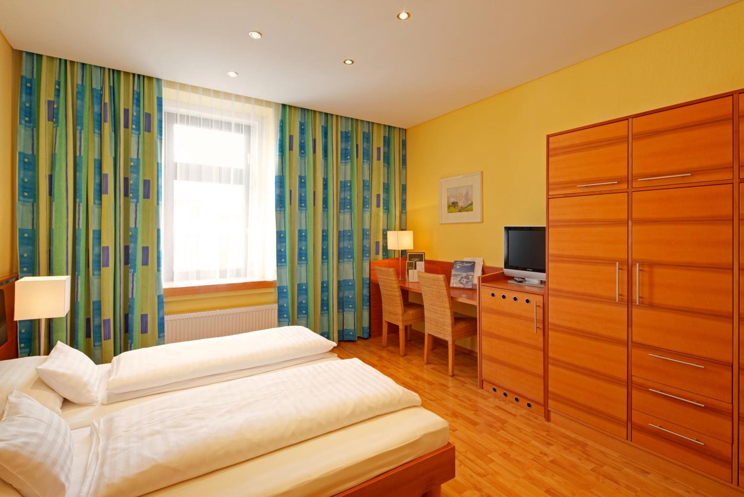 Standard Double Room - Photo 4