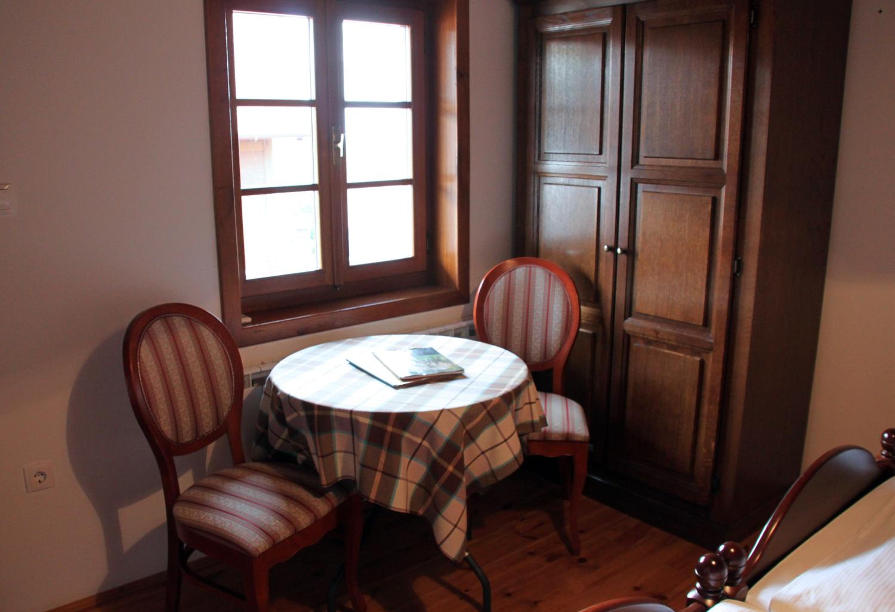 Family Room - Photo 4