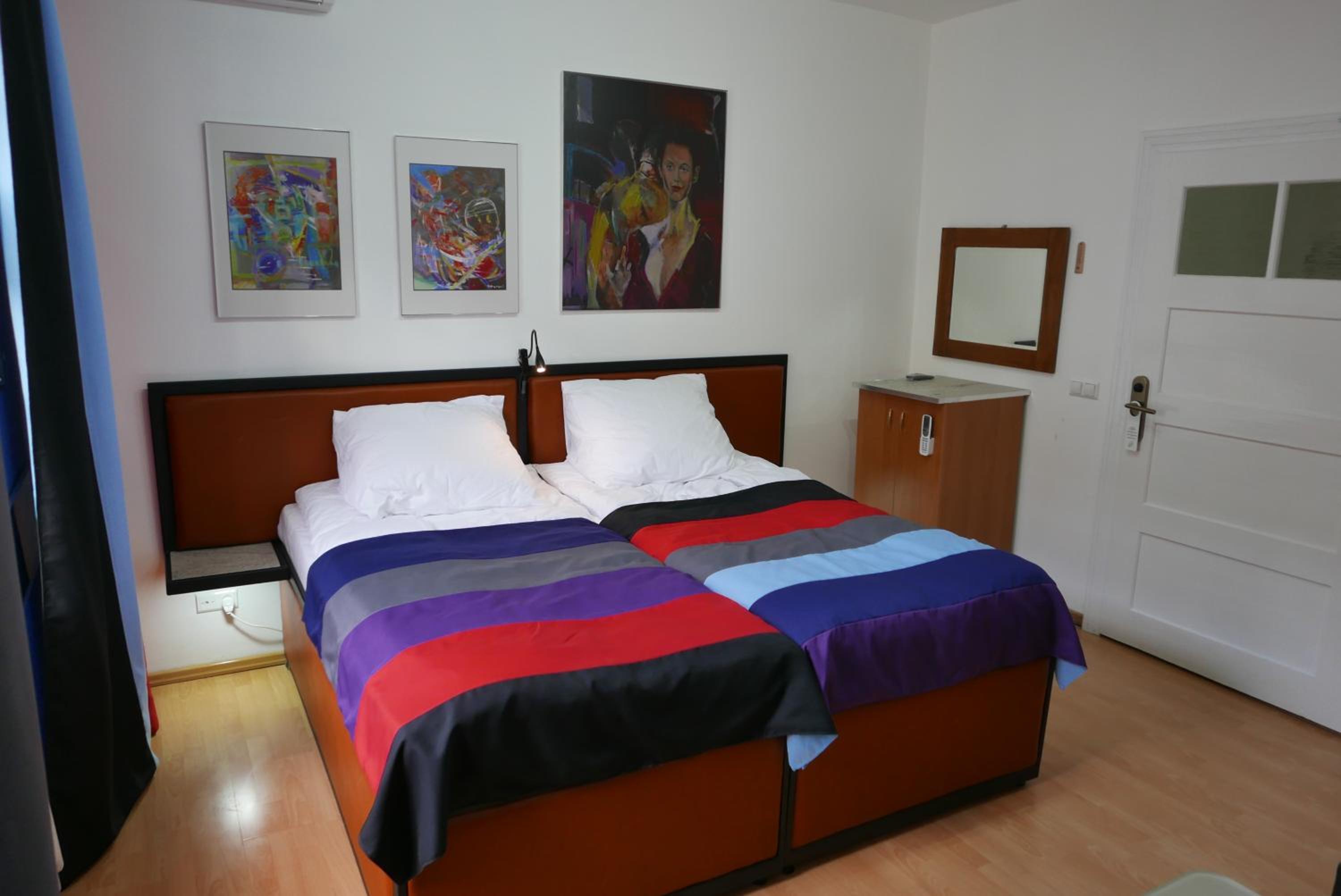 Apartment photo 1