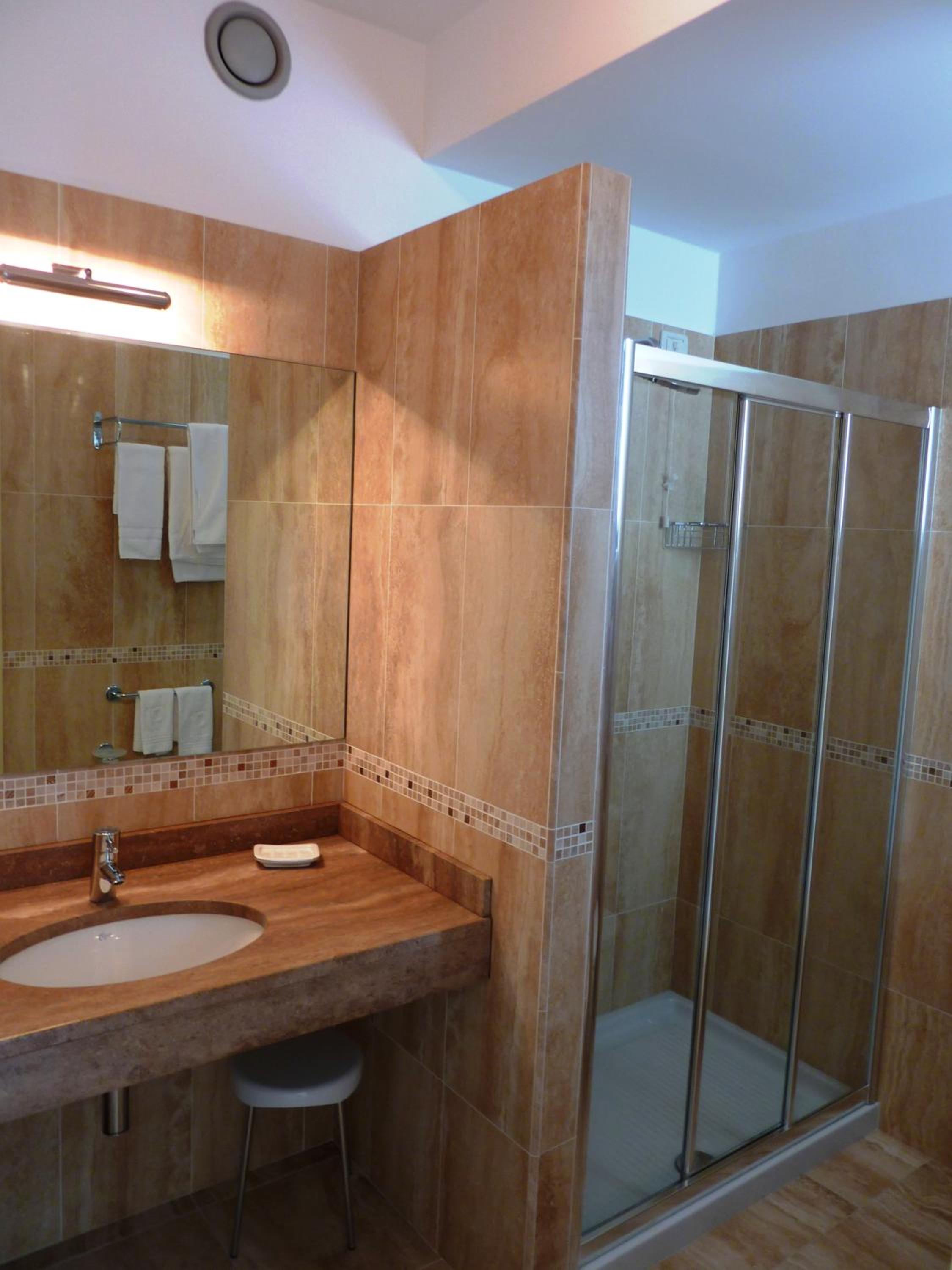 Twin Room - Photo 7