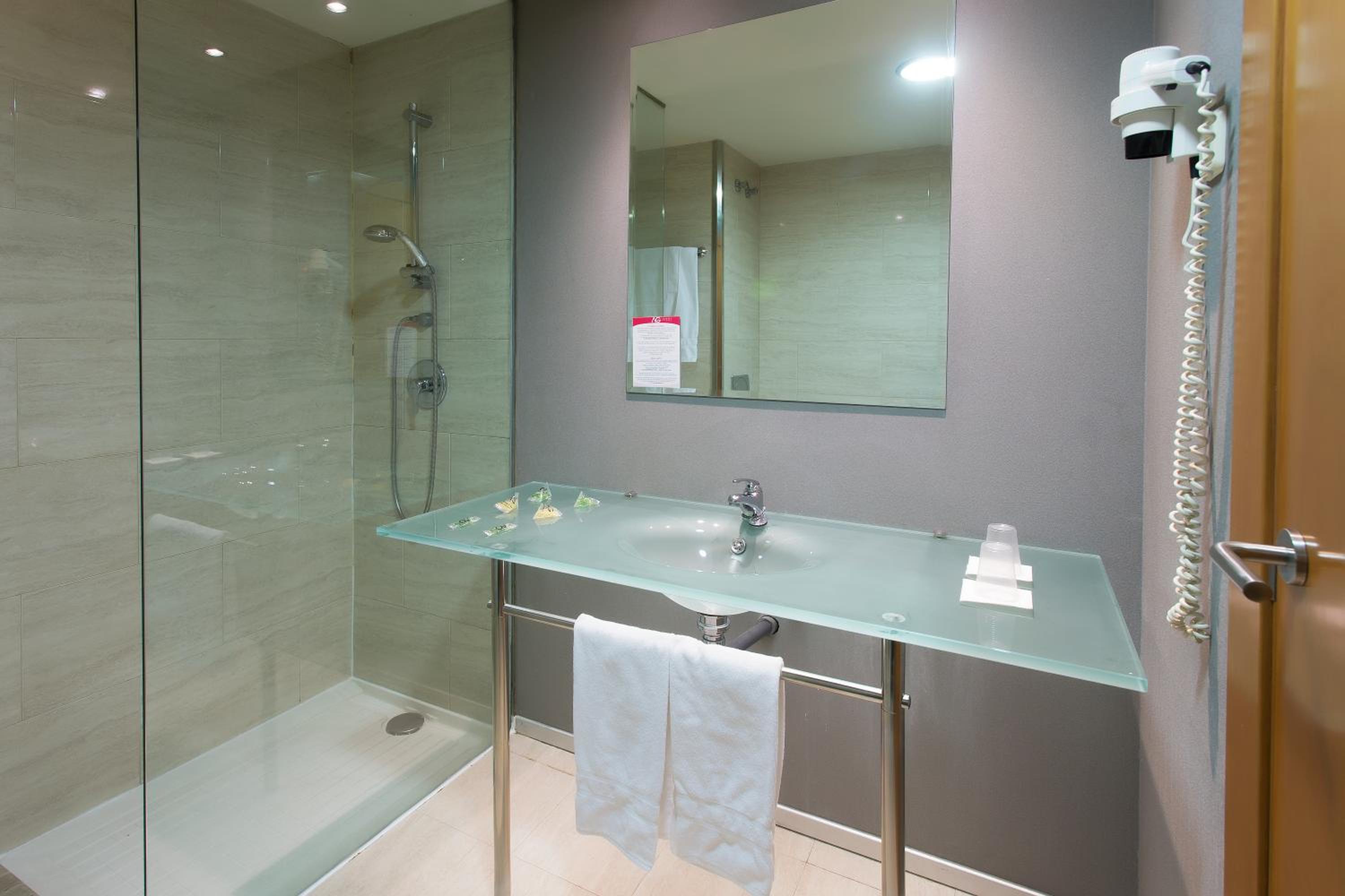 Standard Triple Room - Photo 2