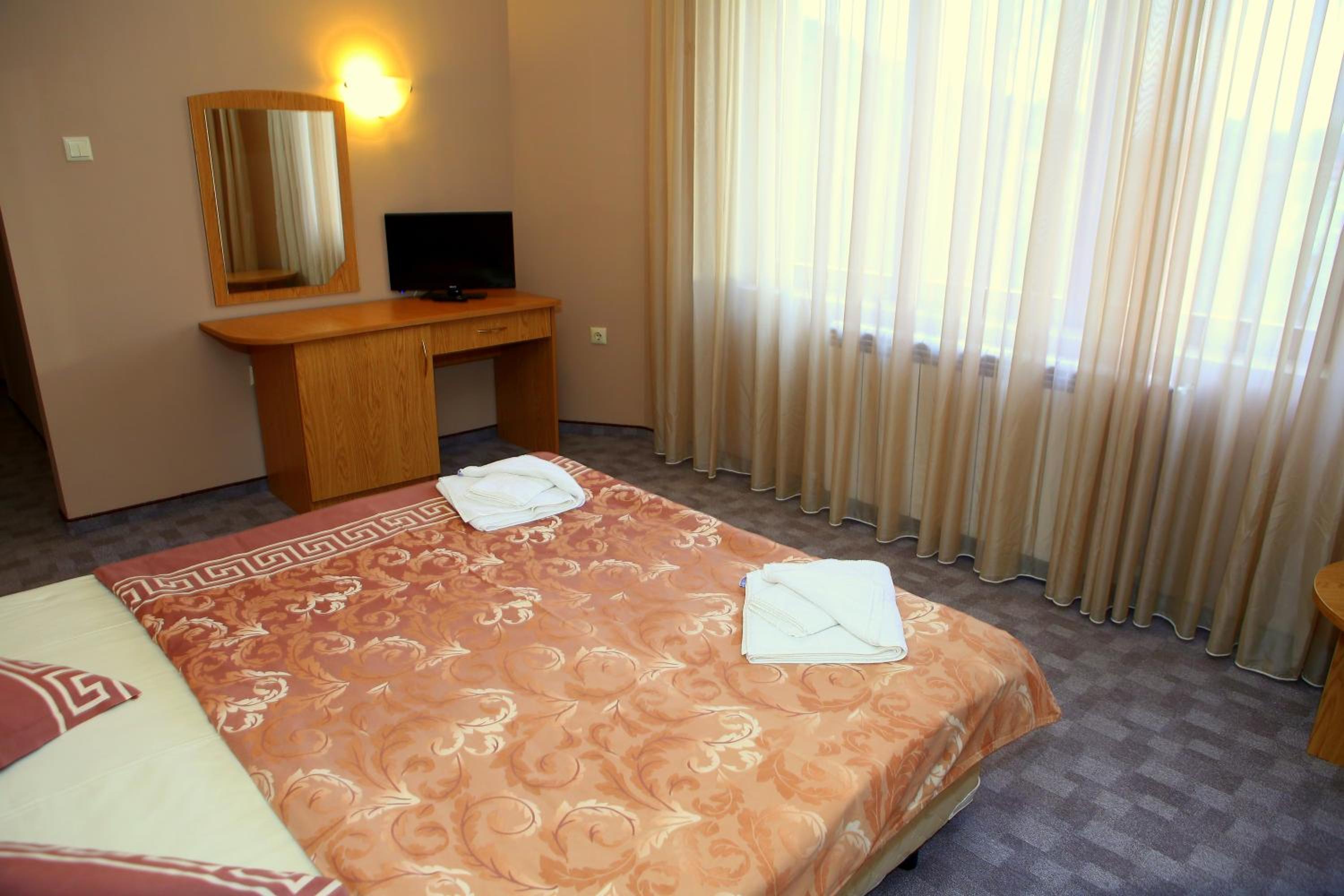 Two-Bedroom Apartment - Photo 2