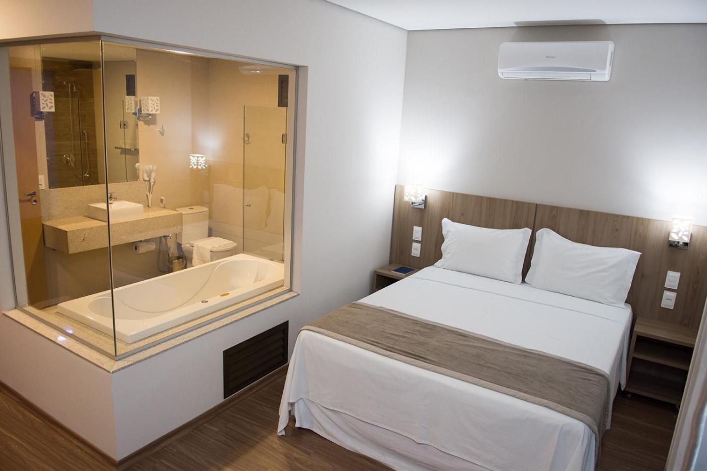 Queen Suite with Spa Bath