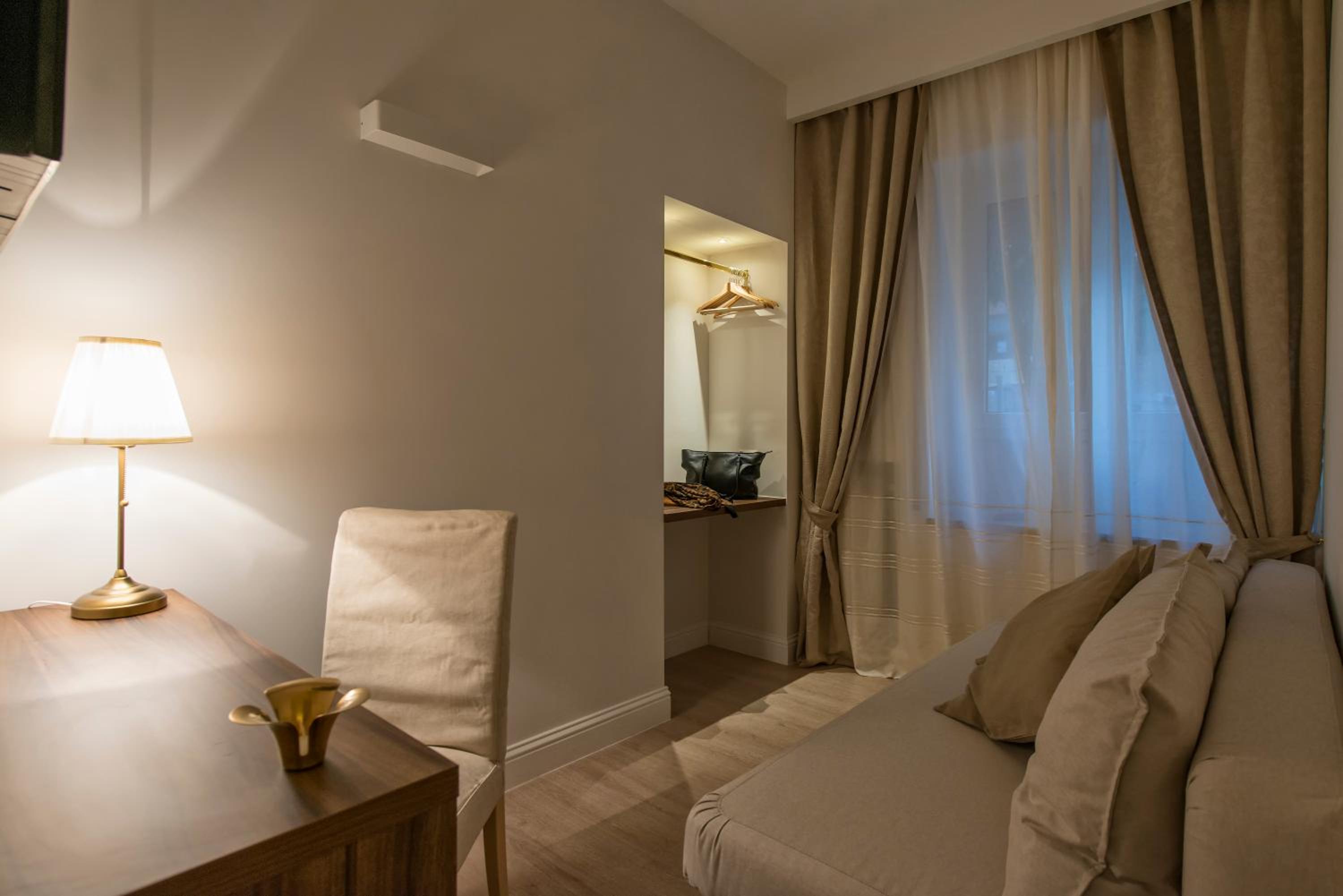 One-Bedroom Apartment photo 2