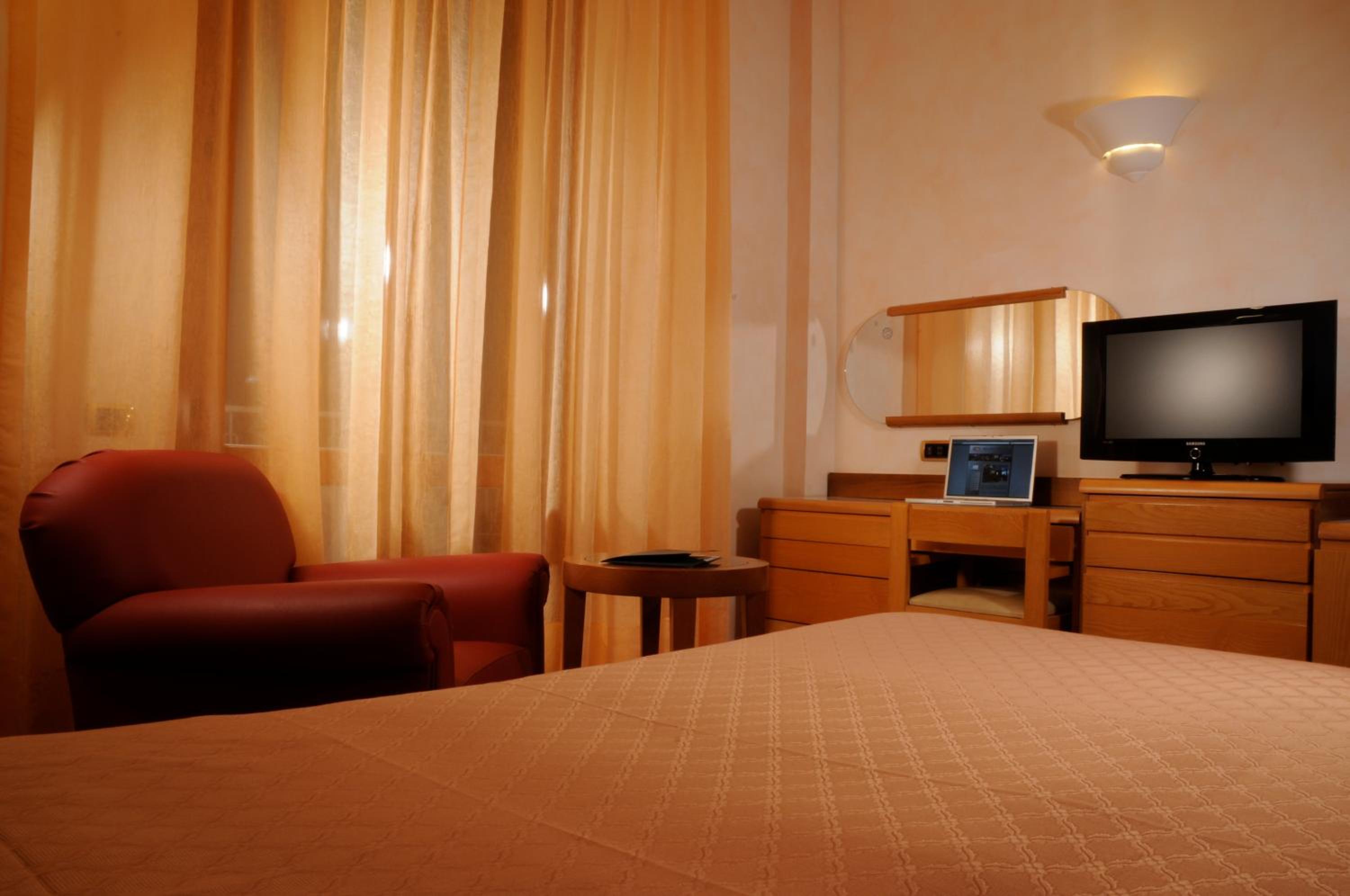 Deluxe Double Room with Spa Access photo 3