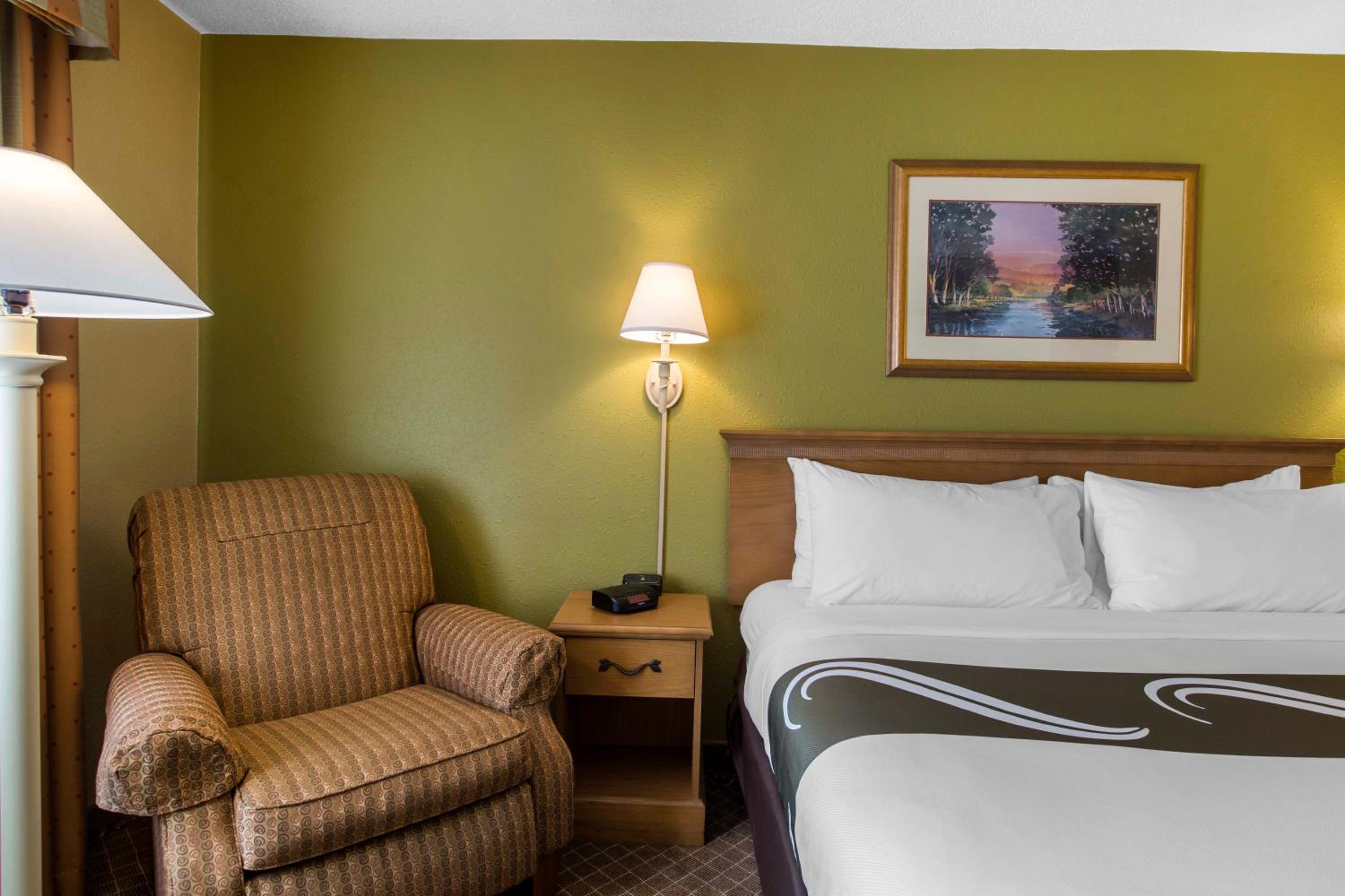 King Room - Disability Access/Non-Smoking - Photo 1