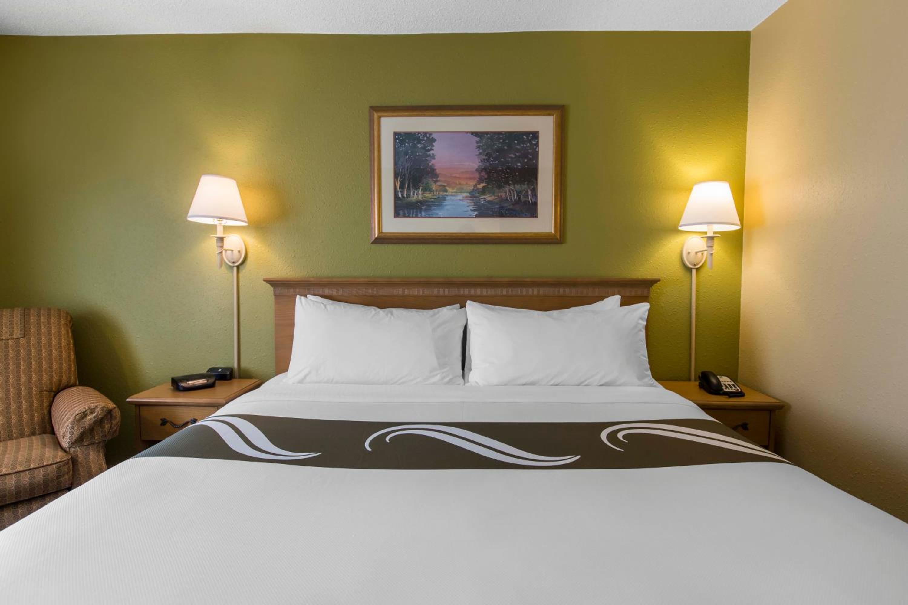 King Room - Disability Access/Non-Smoking - Photo 3