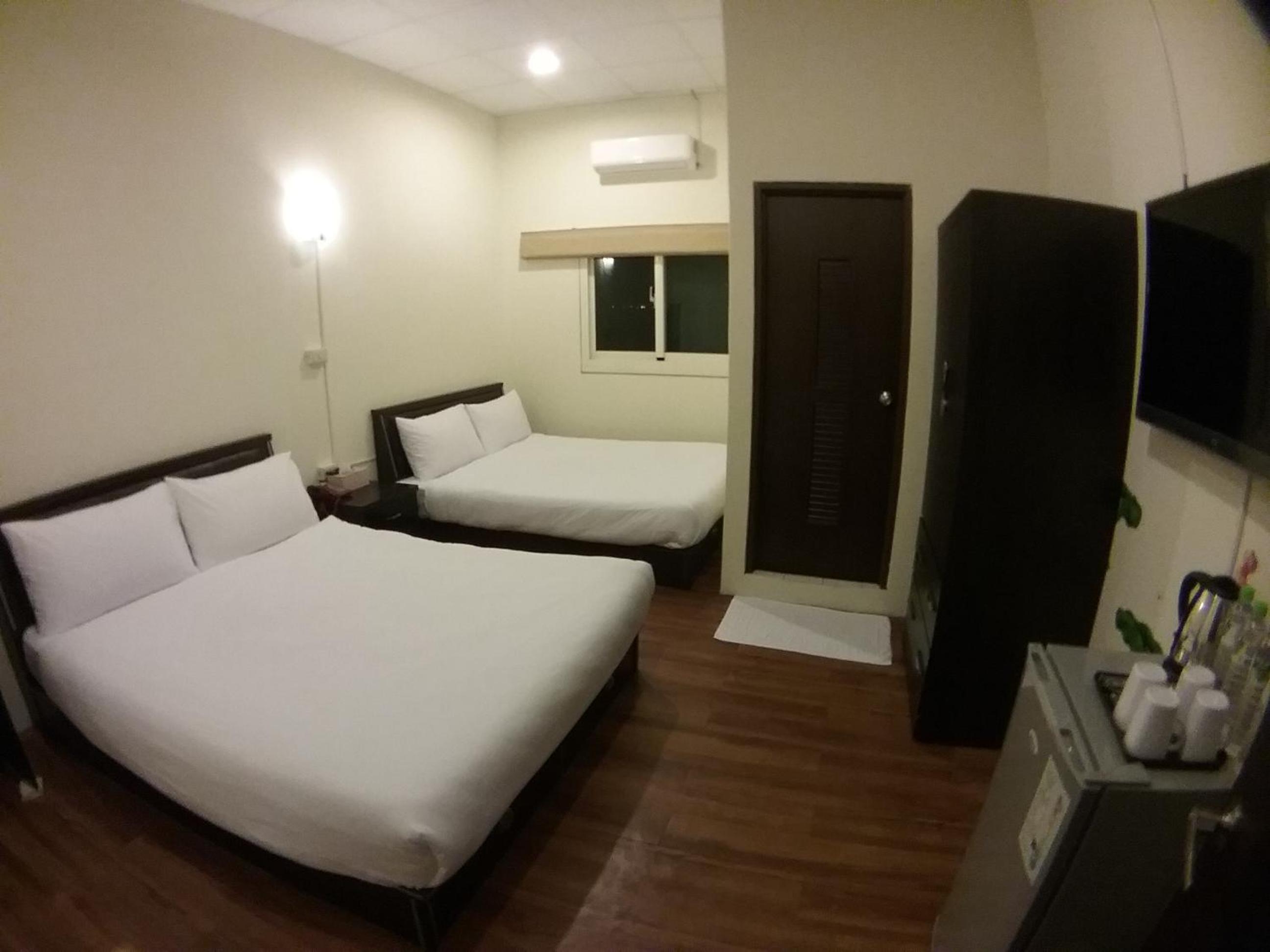 Economy Quadruple Room photo 3