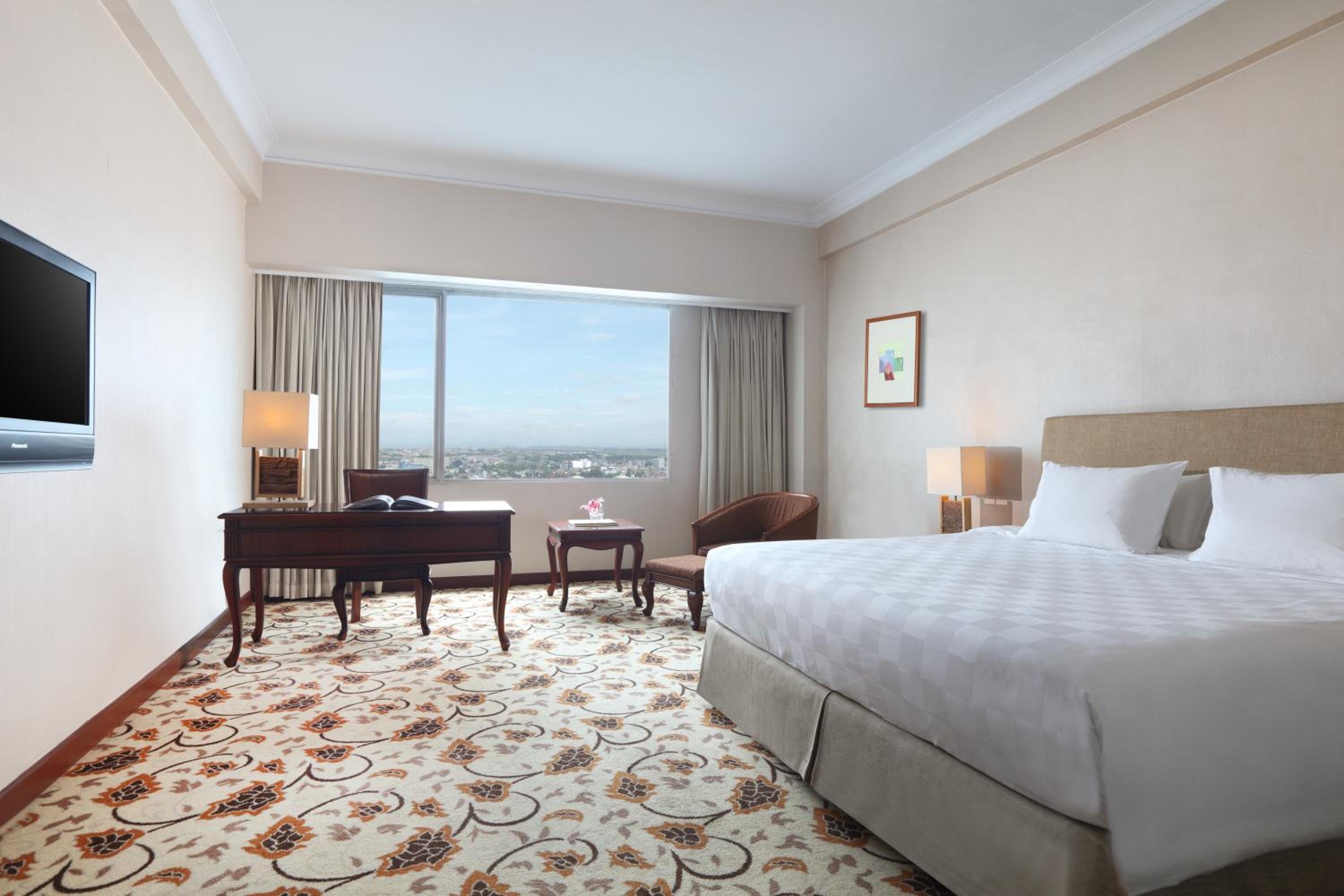 Deluxe King Room - Photo 5