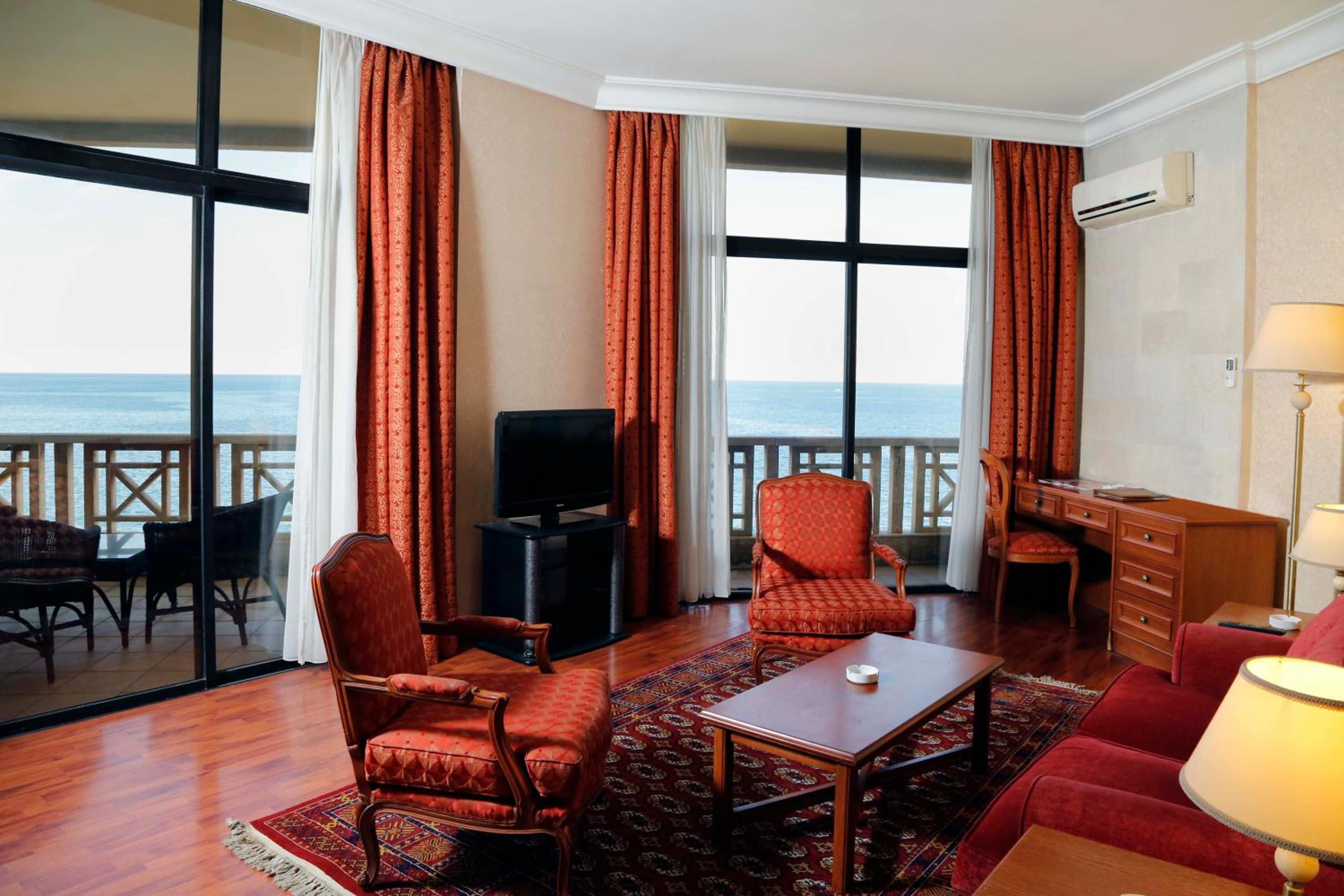 Family Room with Sea View
