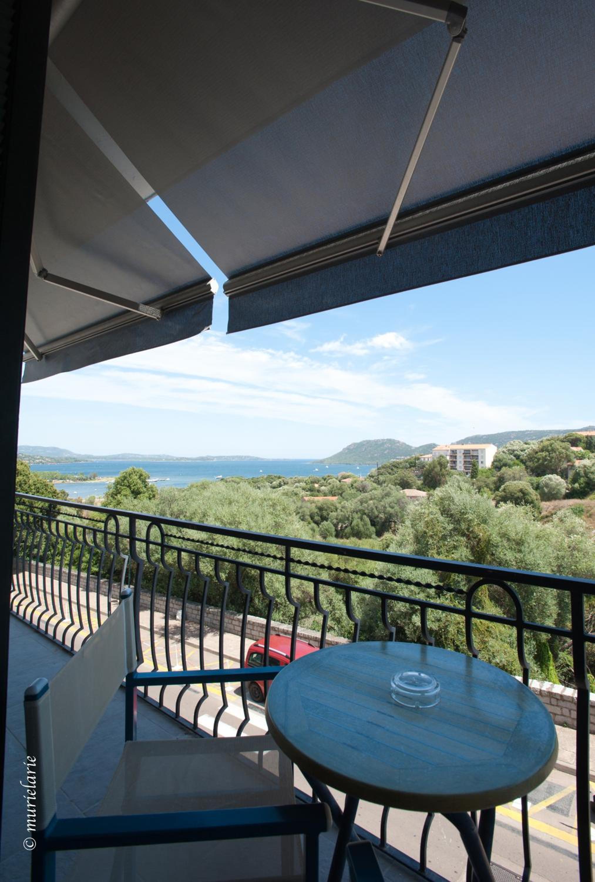 Studio with Balcony and Sea View (2 Adults) - Photo 4