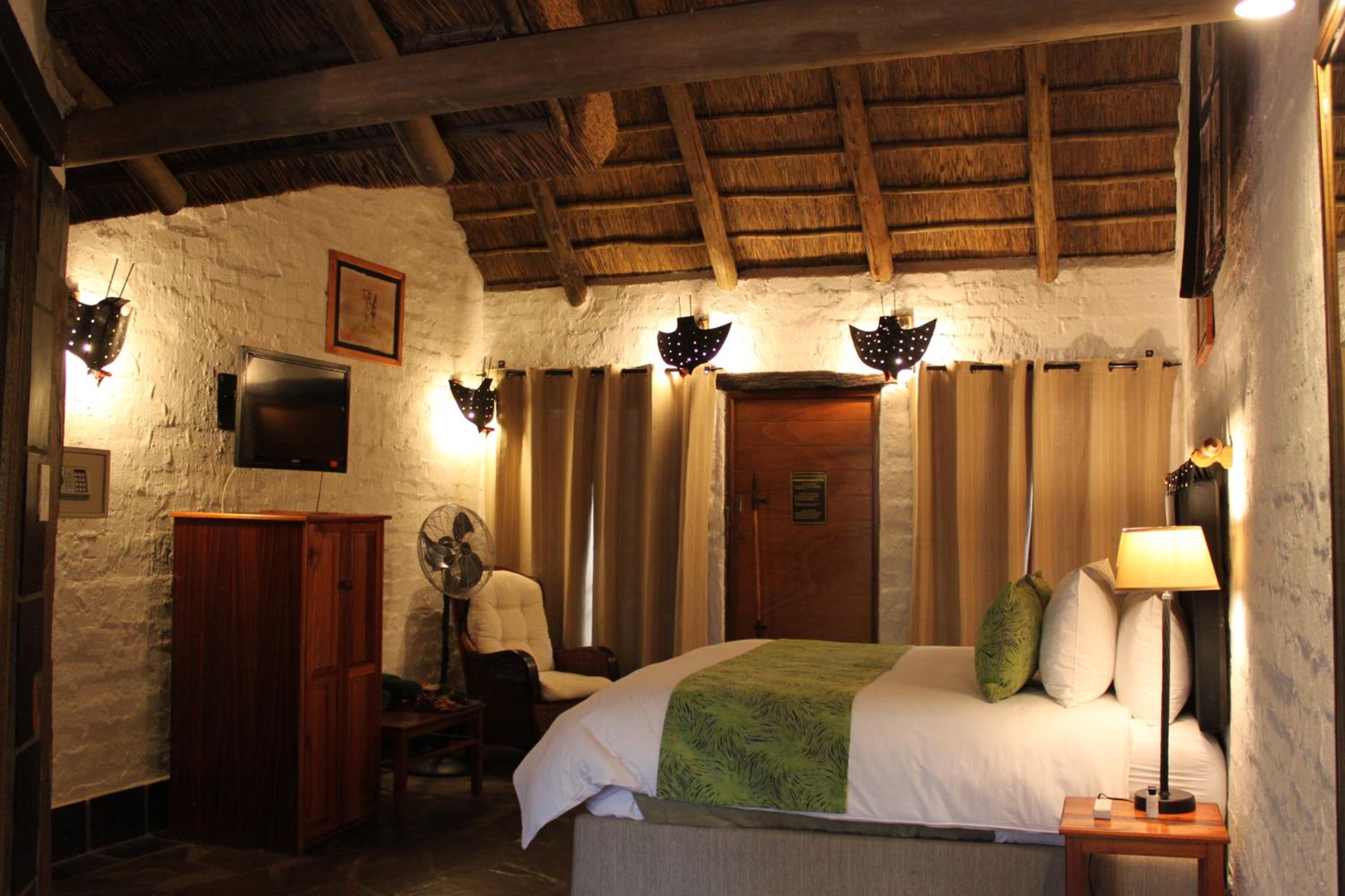 Special Offer - Superior Deluxe Double or Twin Room with Father's Day Breakfast and Lunch - Photo 1