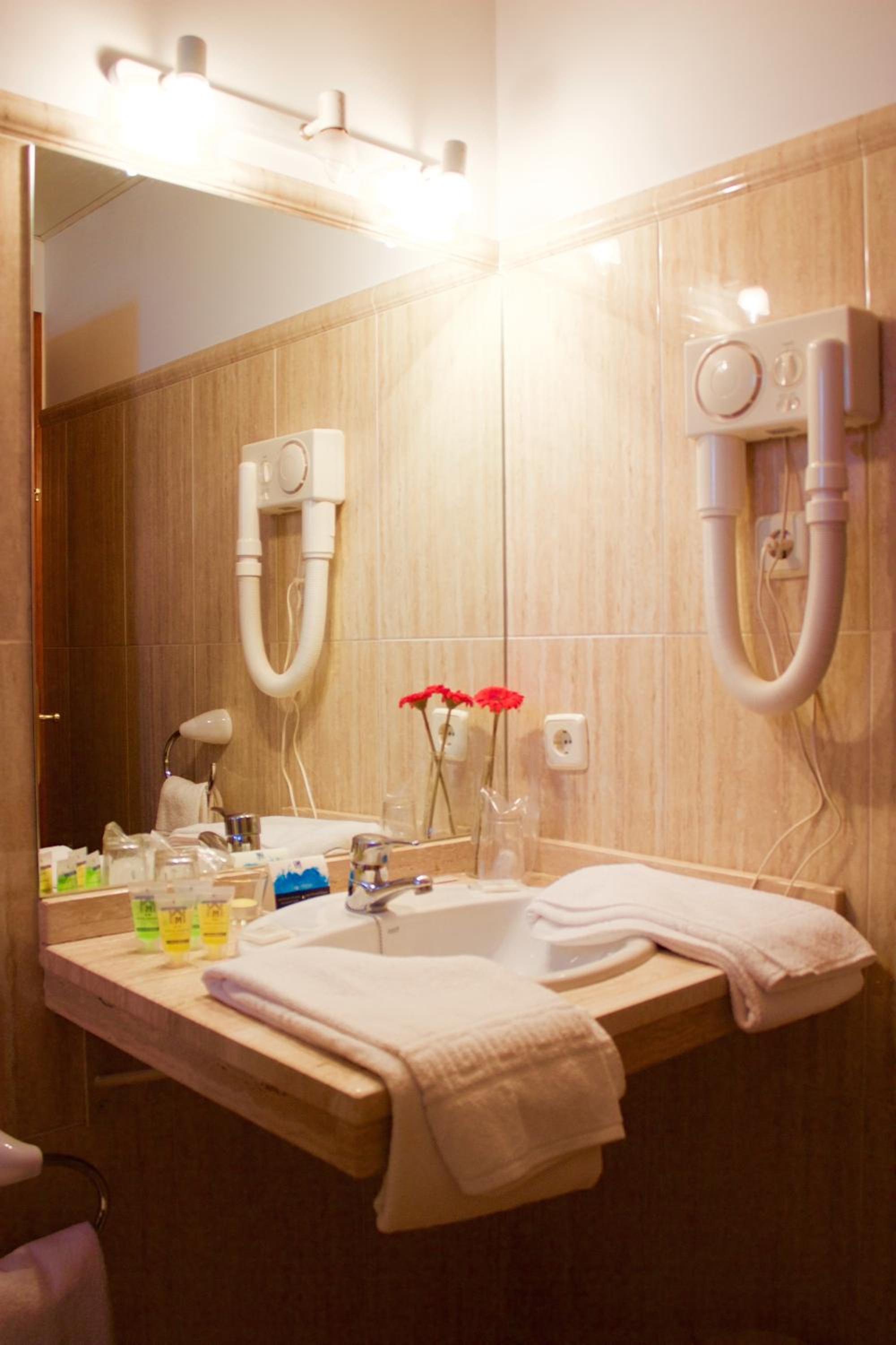 Double Room - Photo 5