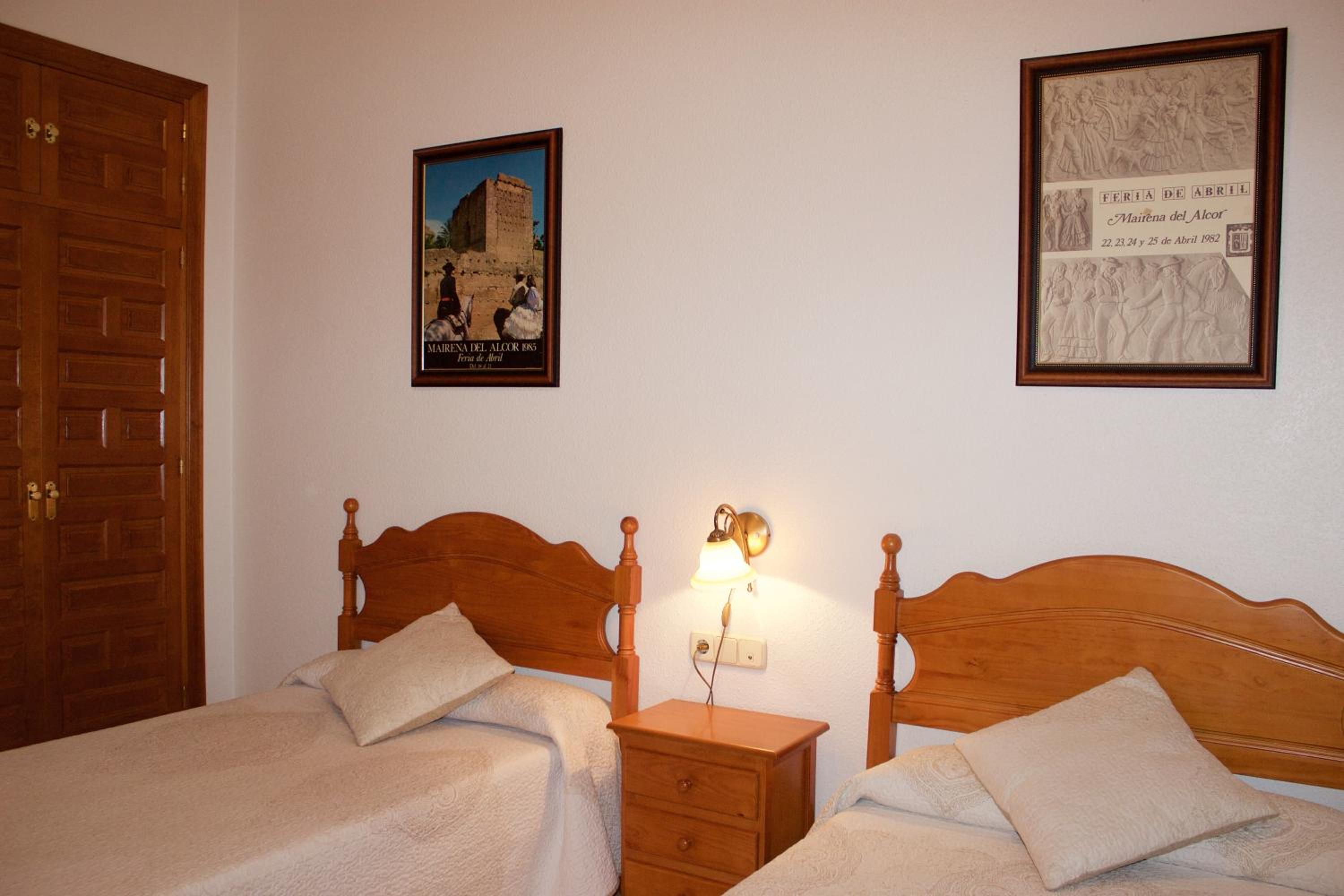 Twin Room - Photo 15