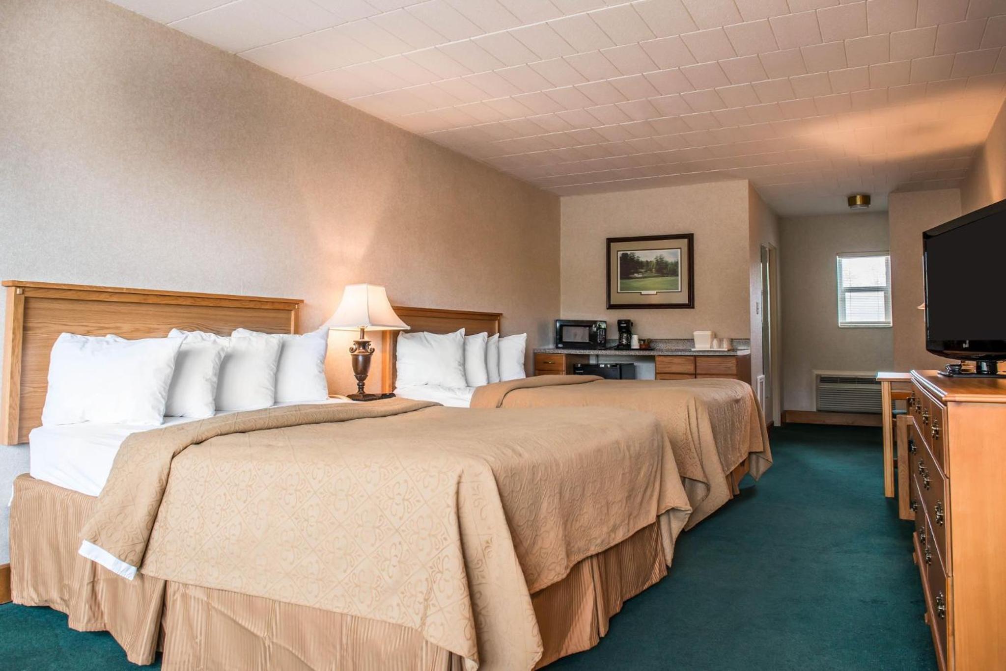 Double Room with Two Double Beds - Smoking - Photo 1