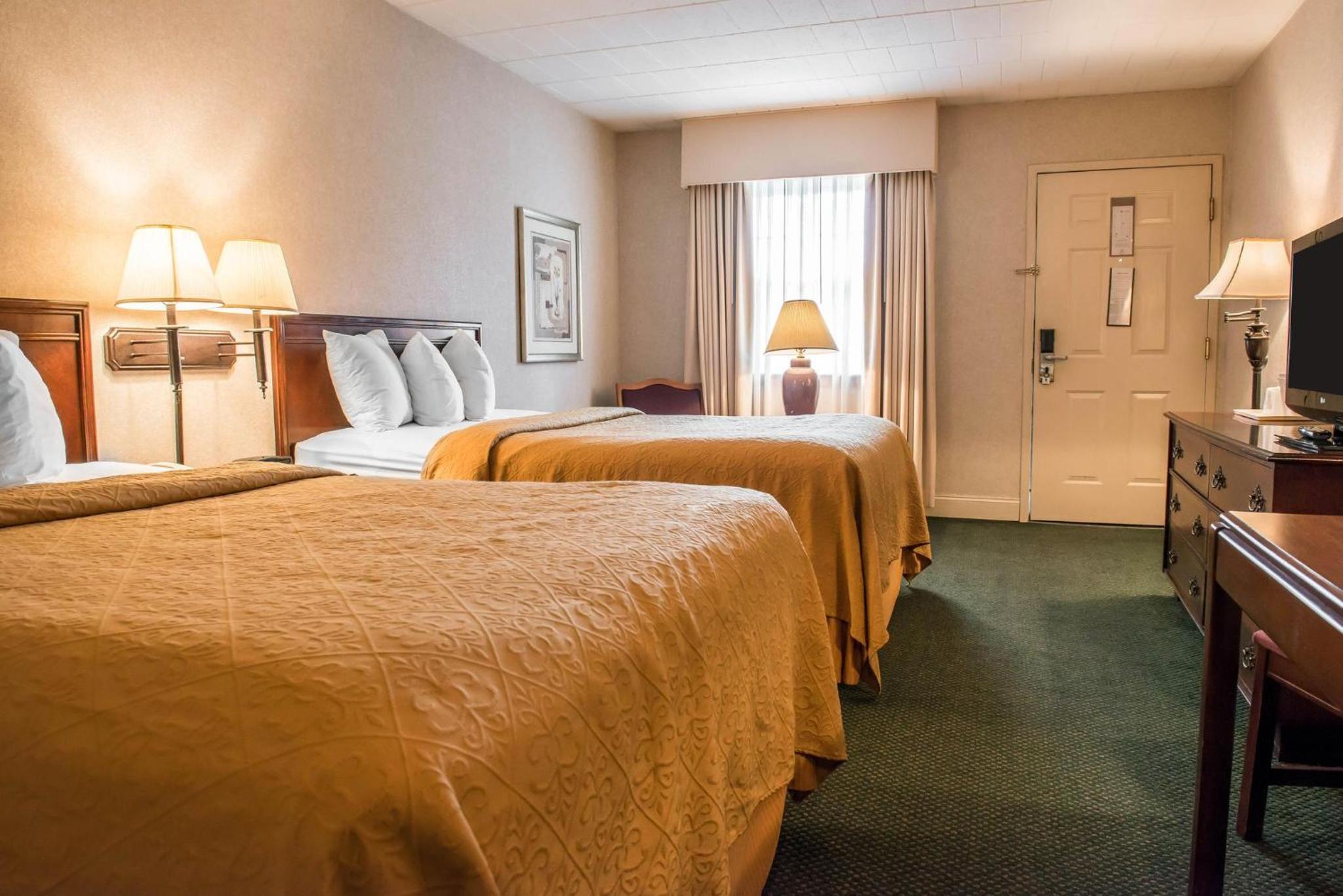 Double Room with Two Double Beds - Smoking - Photo 2